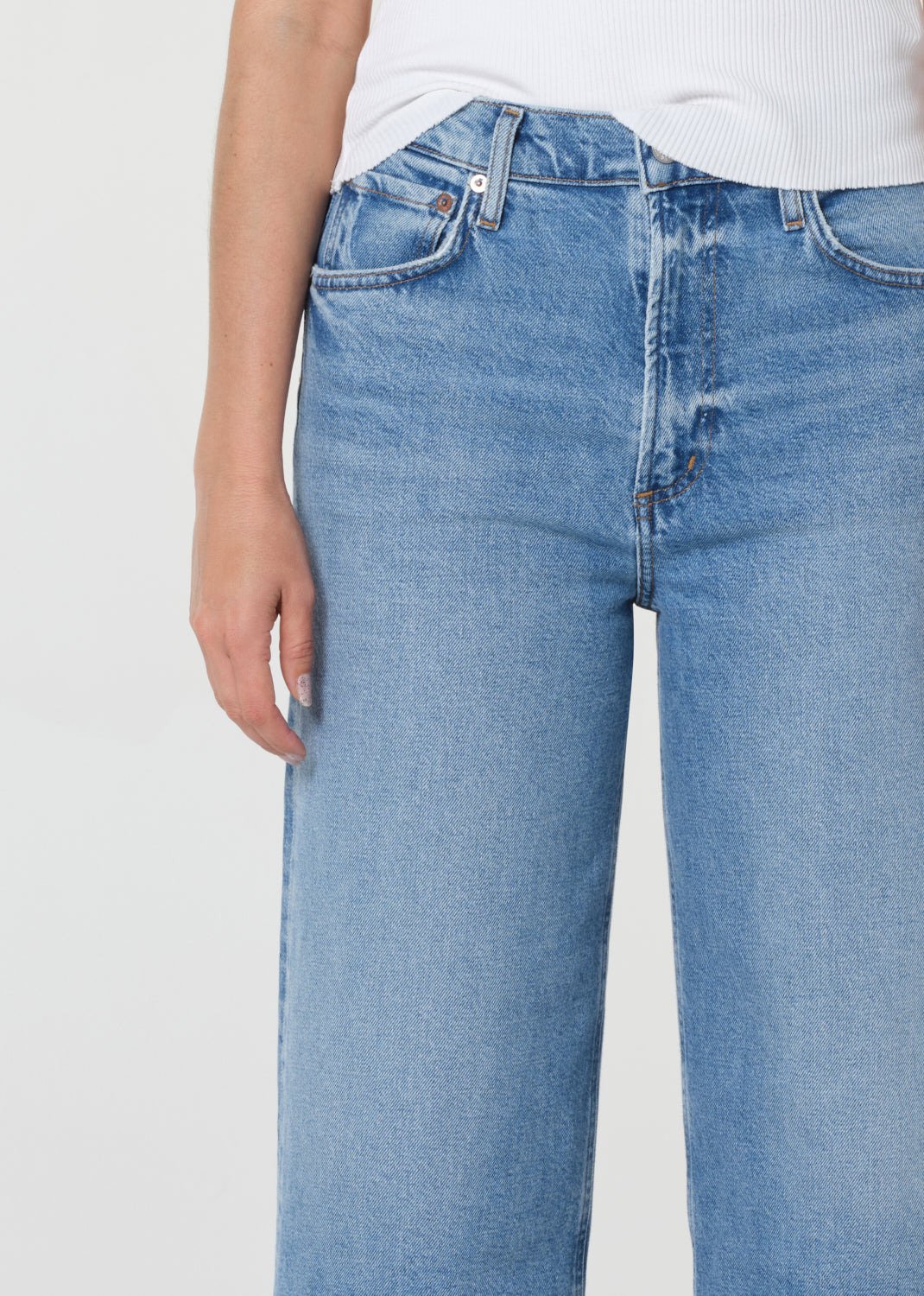 REN JEAN PETITE 25" IN FORUM - 5