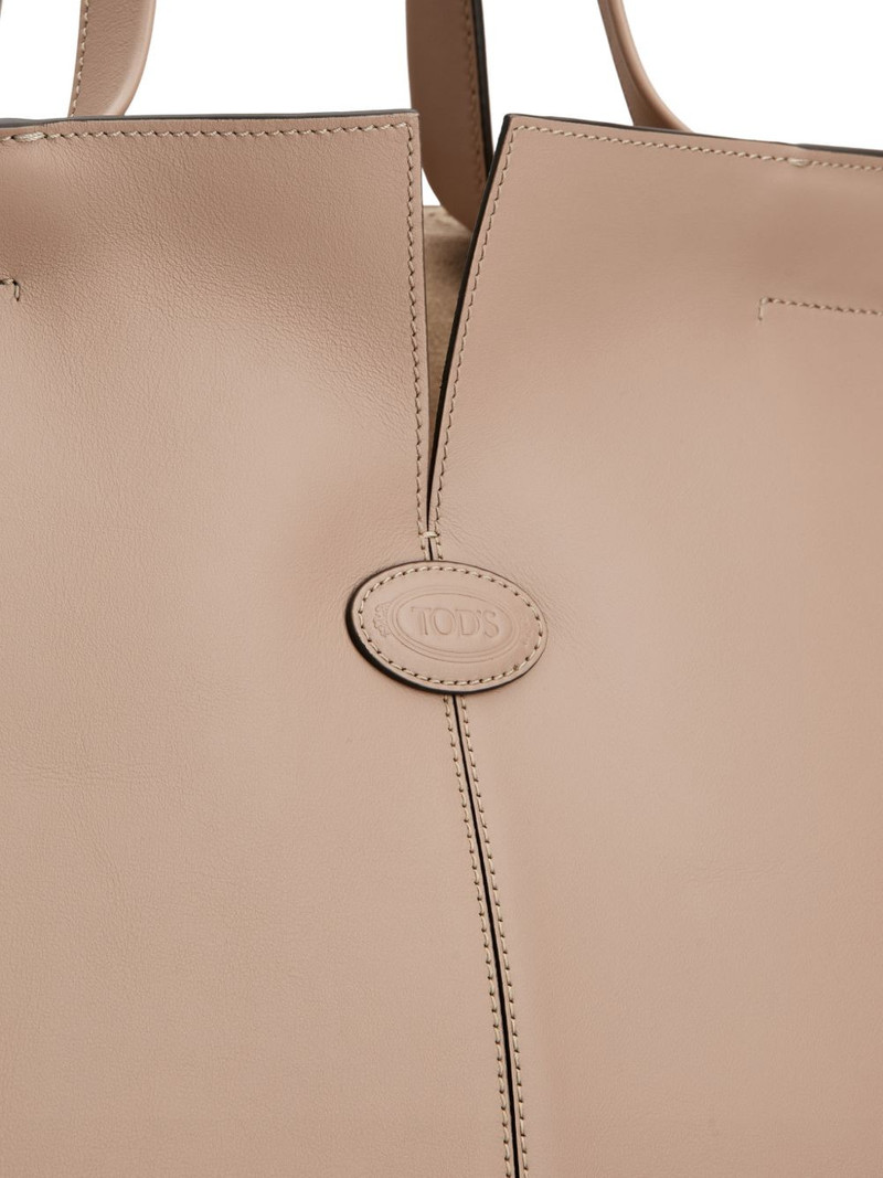 V-cut tote bag 5