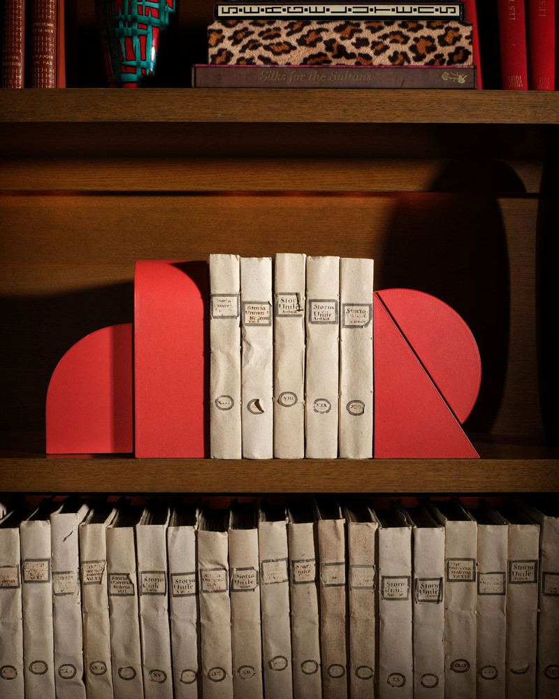 ASSOULINE Left Cubist Bookend - Red outlook
