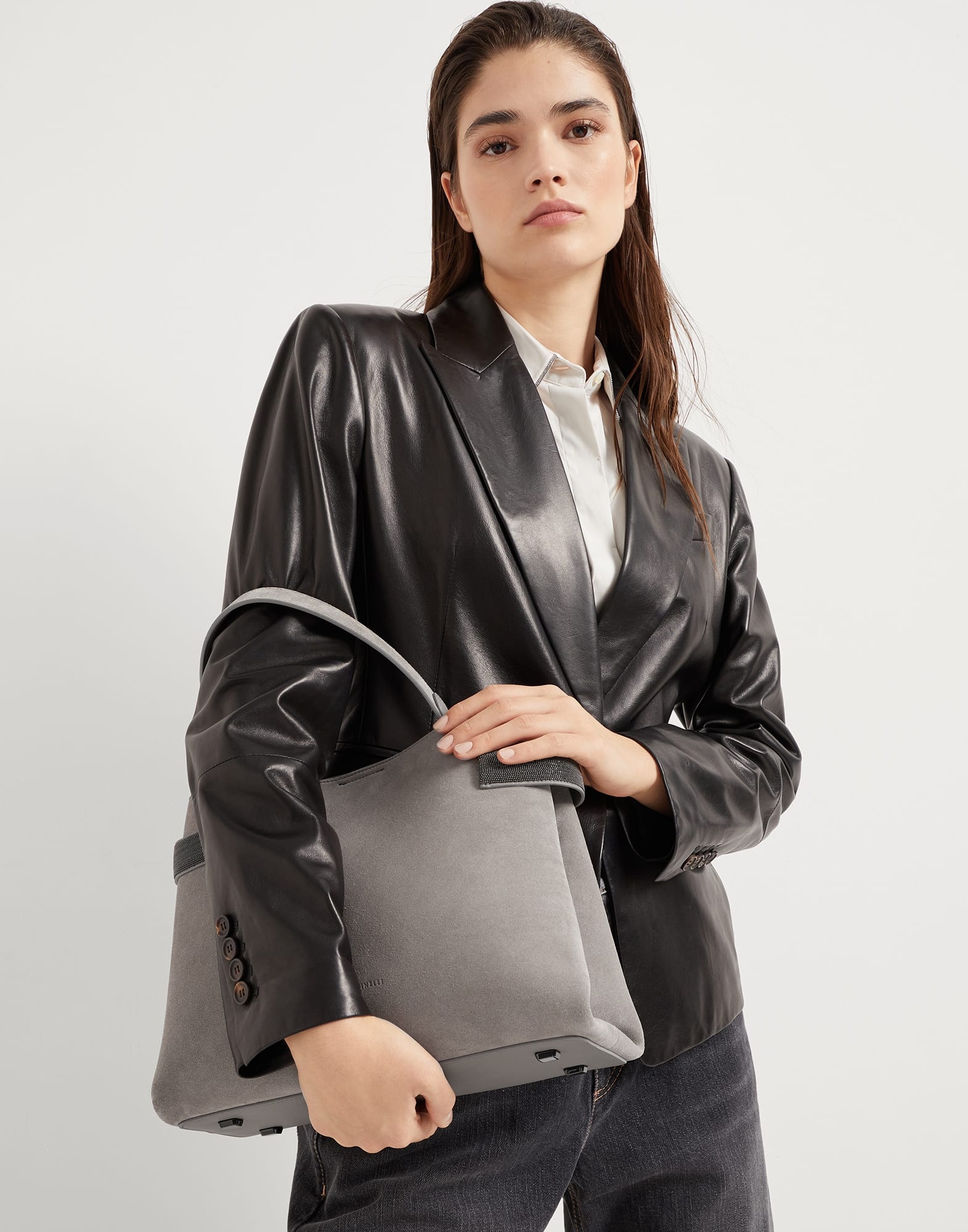 大人の品格【BRUNELLO CUCINELLI】スエード ウォッシュバッグ レディース 向け ライトグレー スエード Essence トップハンドル