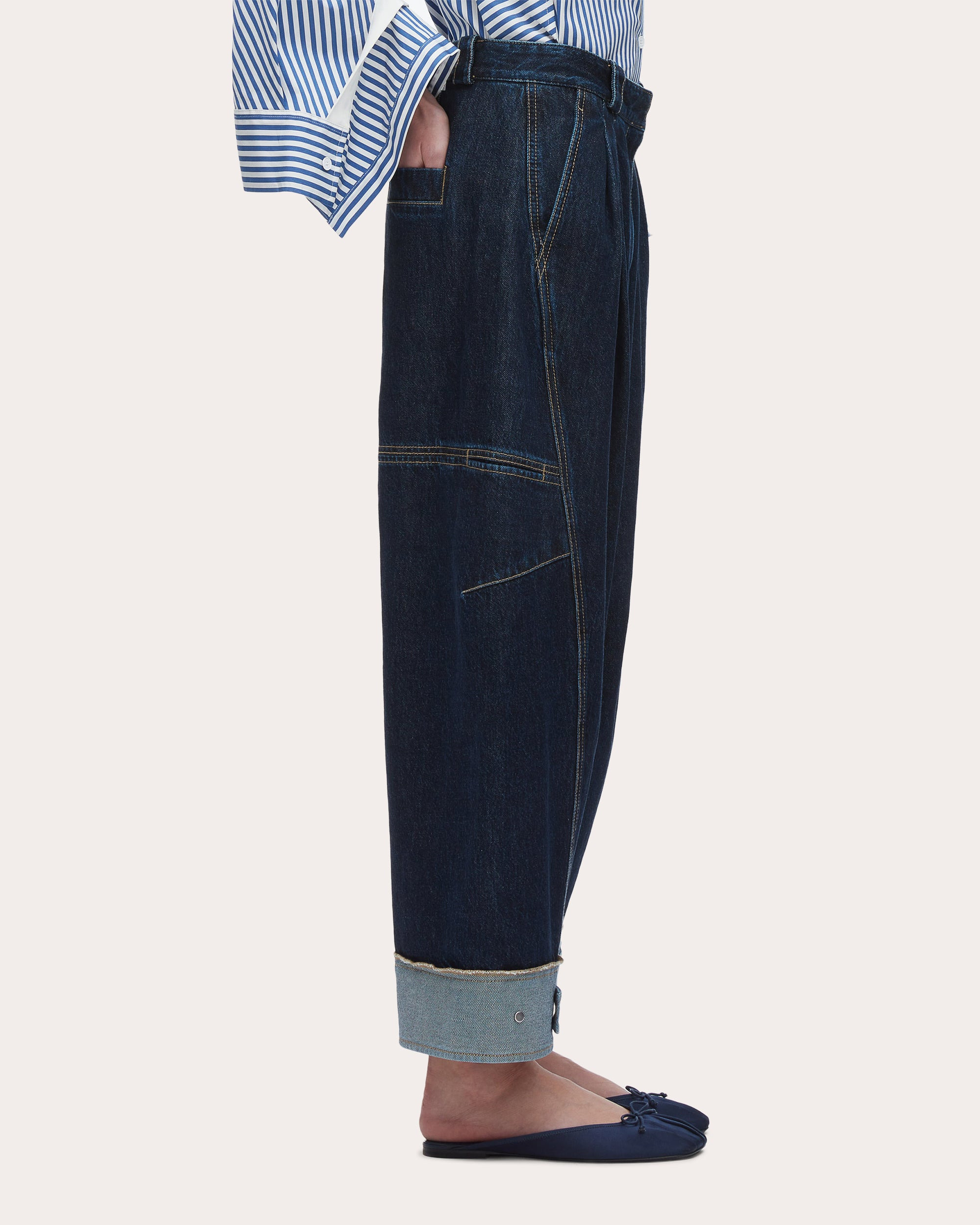 Pleated Curved Wide-Leg Cropped Jeans - 4