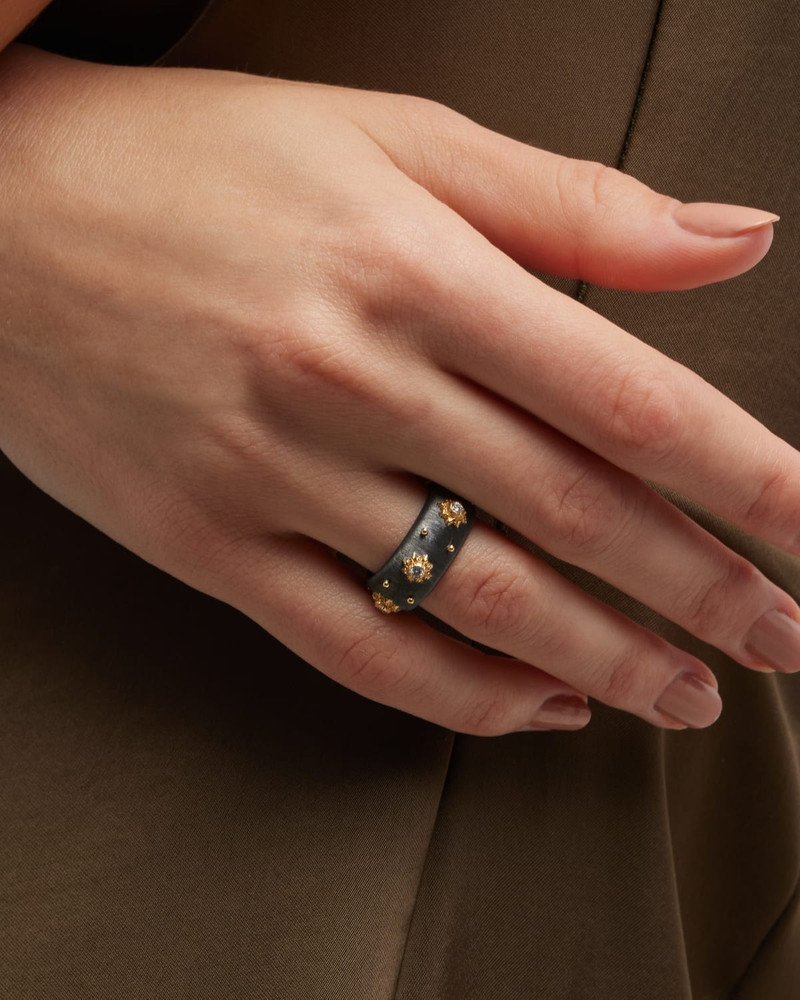 Buccellati Eternelle 18K Gold & Black  Diamond Ring outlook
