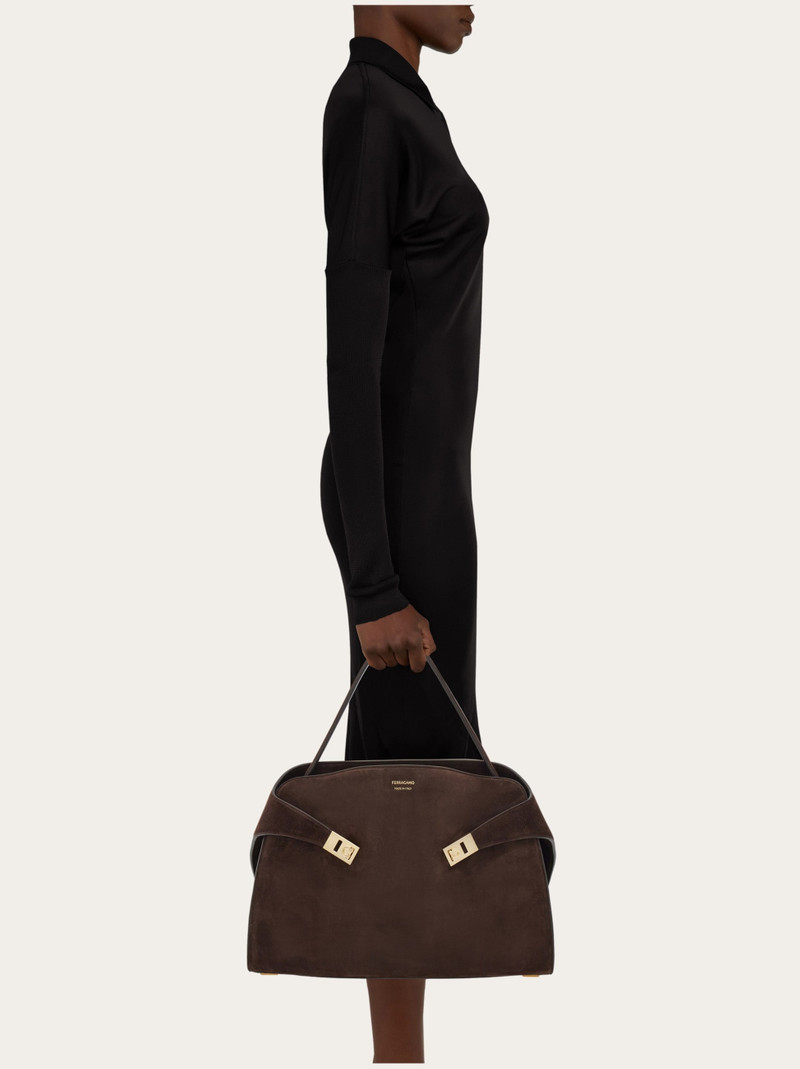 FERRAGAMO Hug soft bicolor shoulder bag (L) outlook