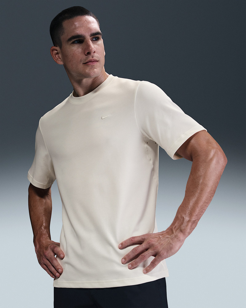 Nike Primary Men's Dri-FIT Short-Sleeve Versatile Top 1
