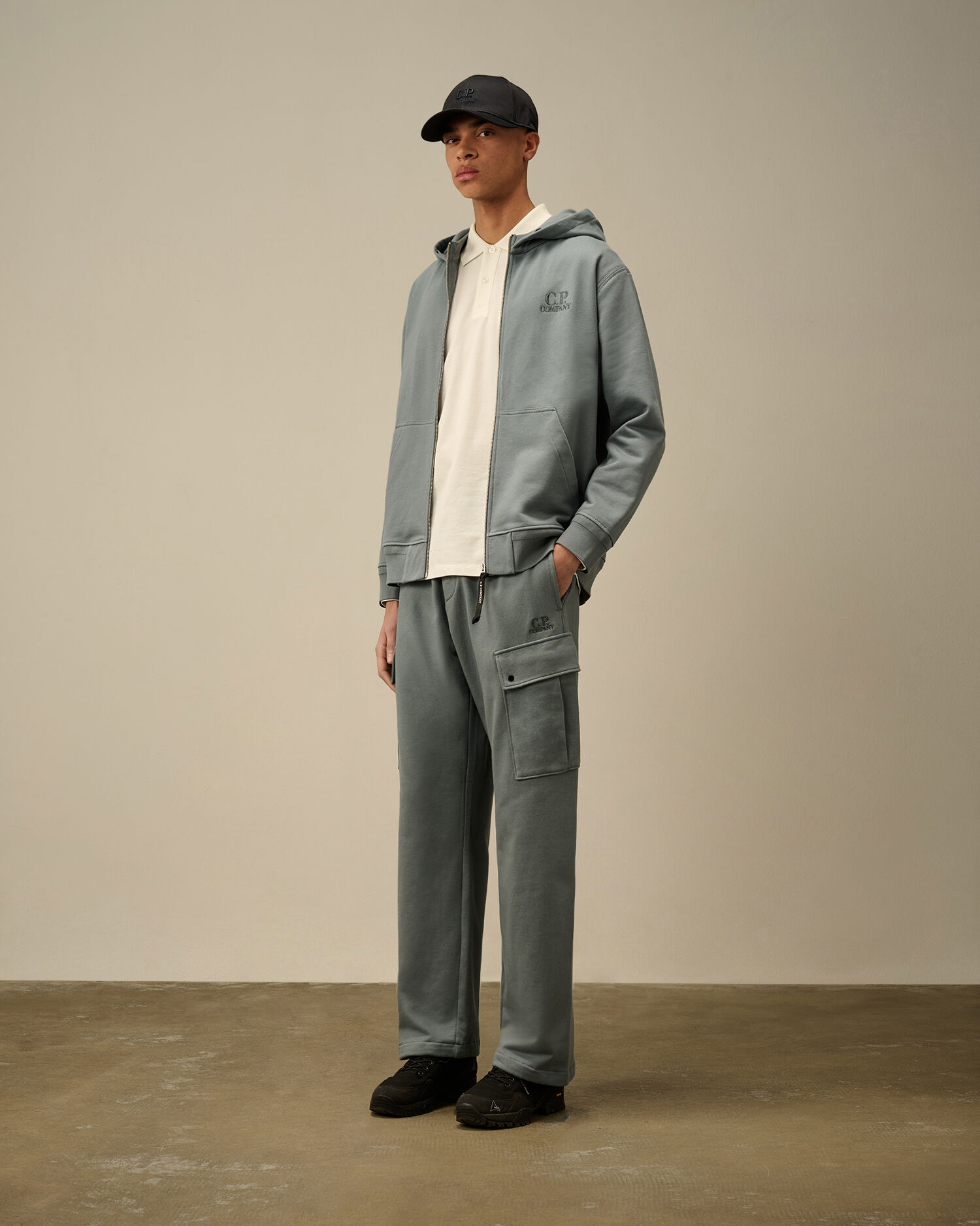 Diagonal Raised Fleece Cargo Sweatpants - 2