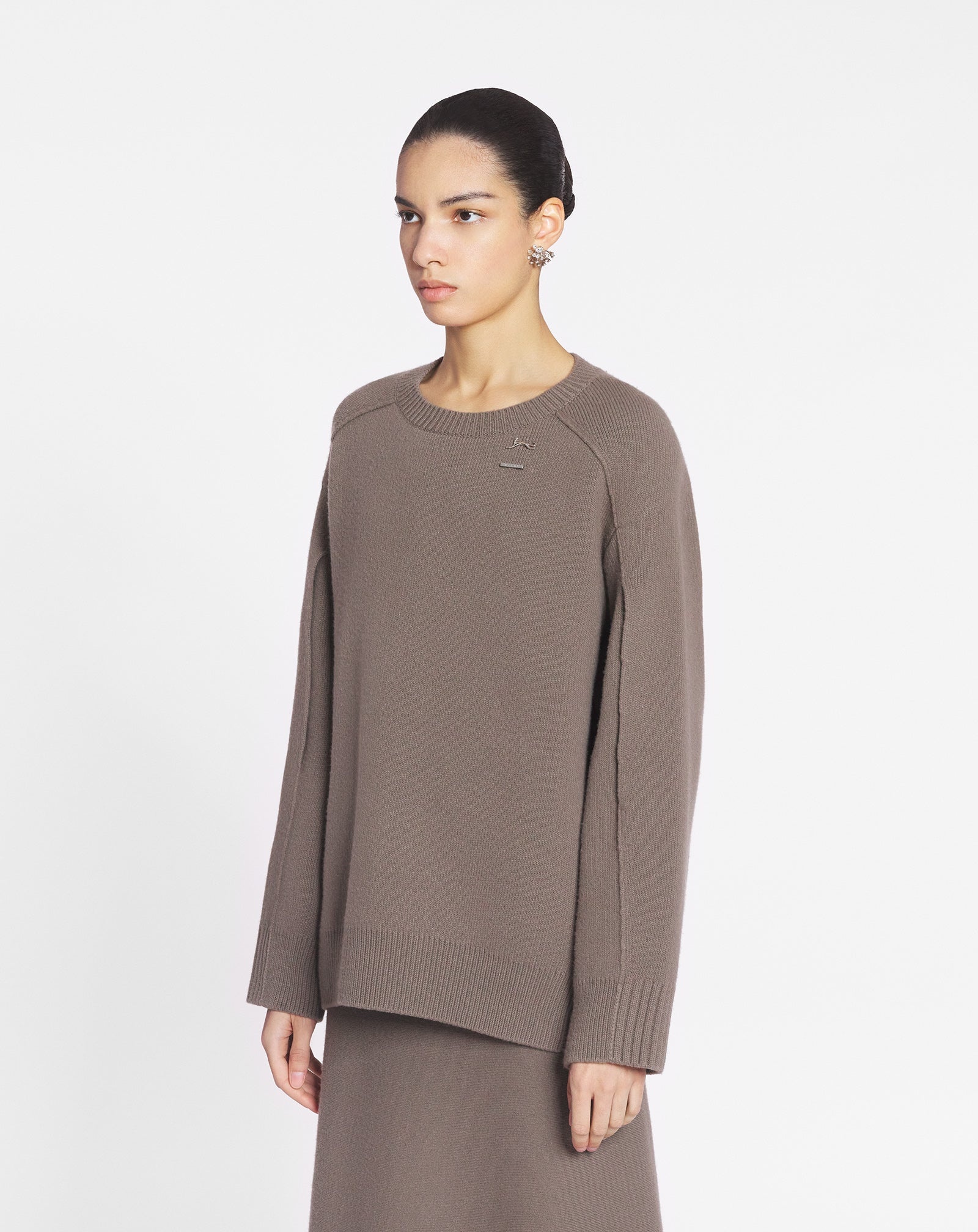 CAPE SWEATER WITH A CAT PIN - 3