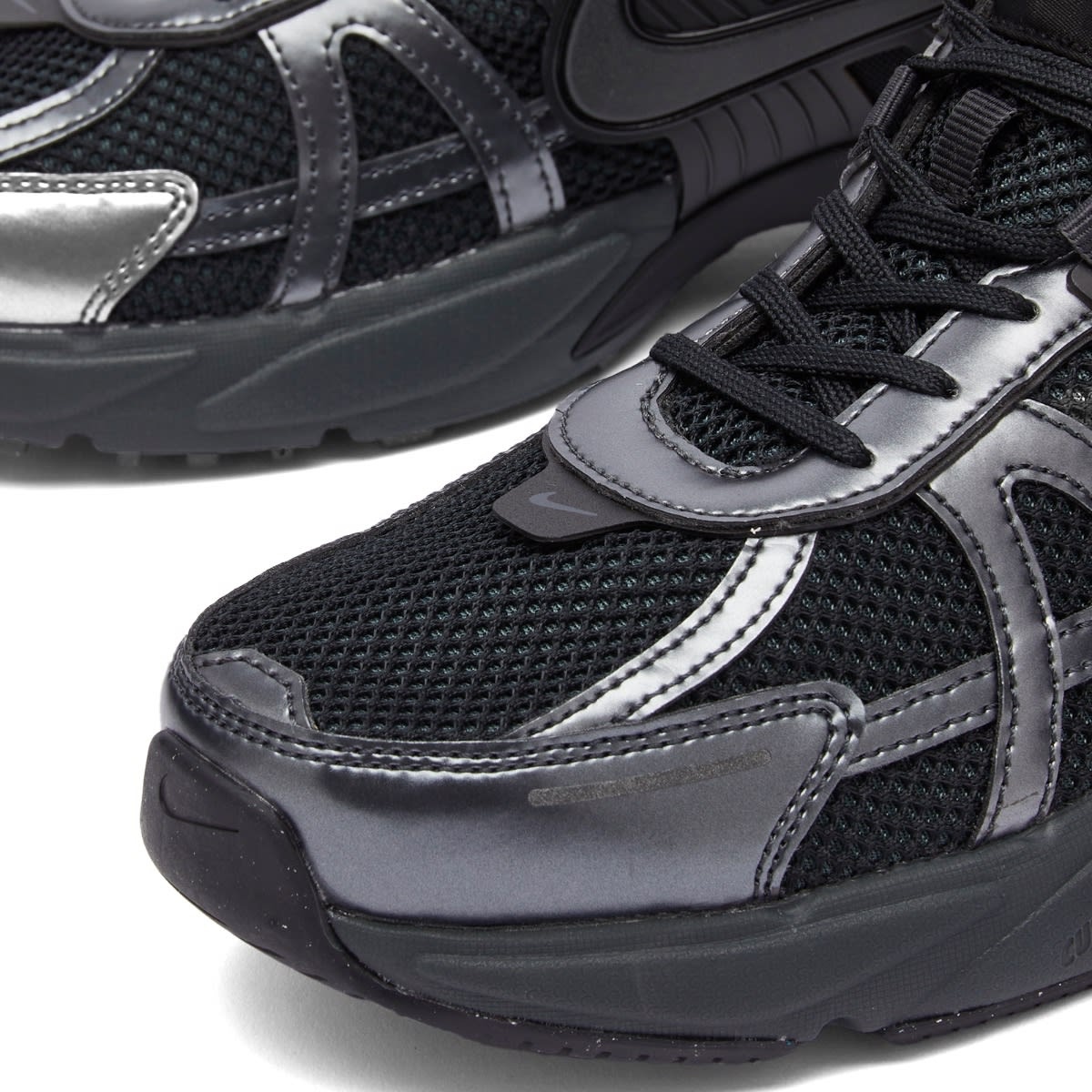 Nike Nike V2K Run Sneaker | endclothing | REVERSIBLE