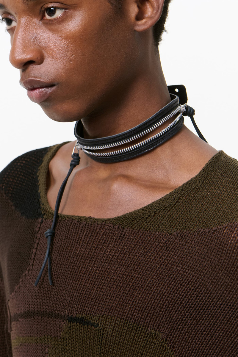 Zipped Choker Malleable Black Bull Hide 5