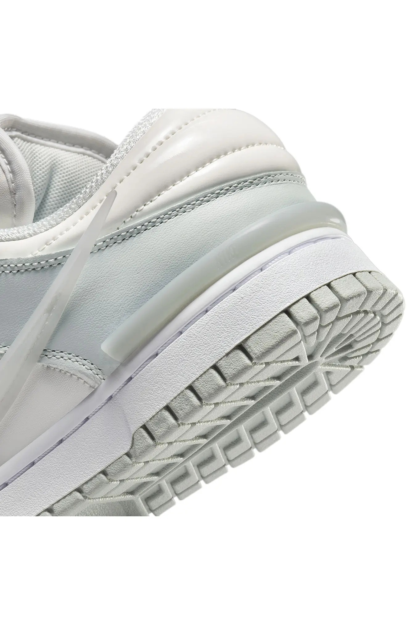 Dunk Low Twist Sneaker in Light Silver/White - 8