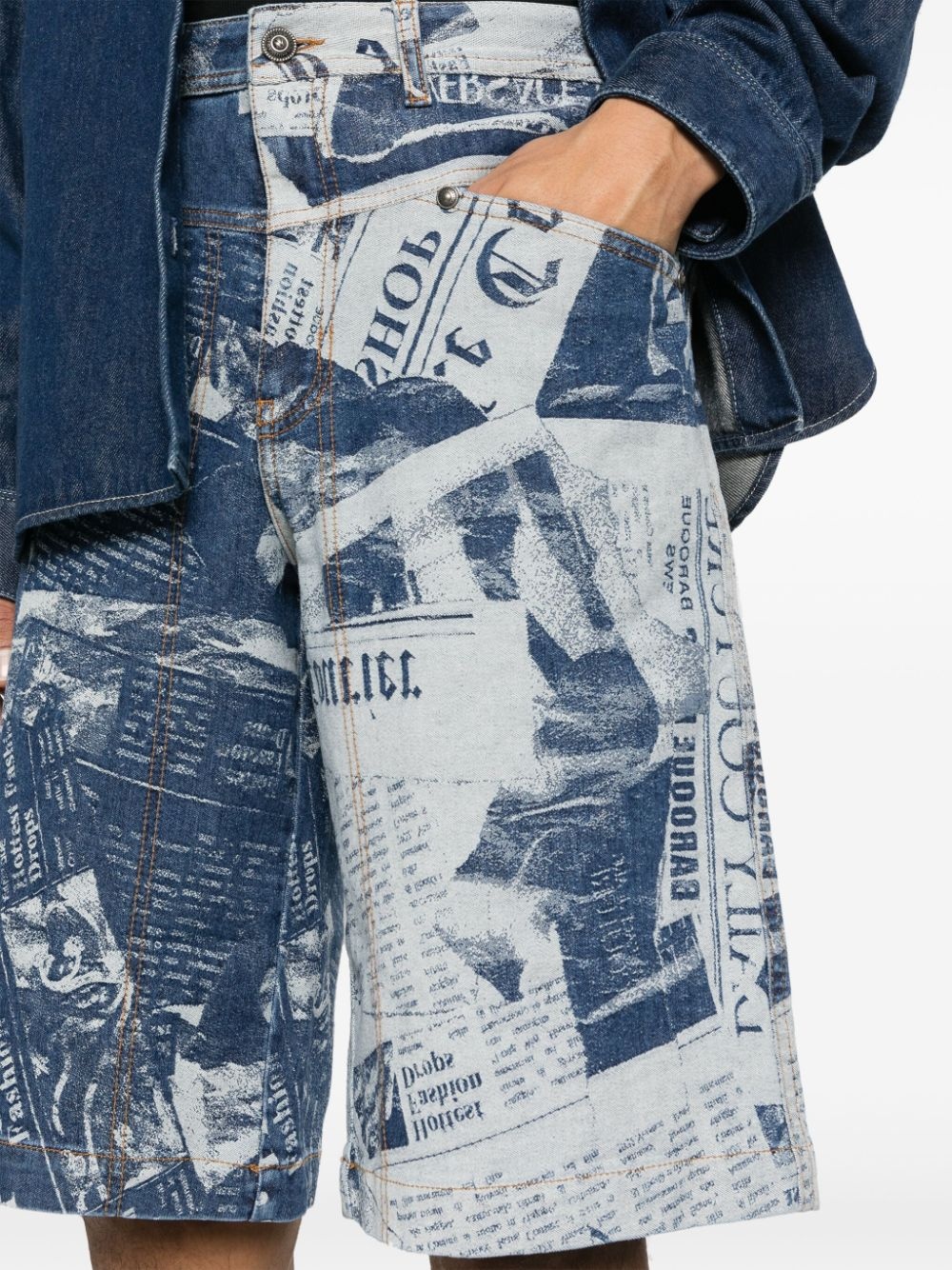 newspaper-print denim shorts - 5