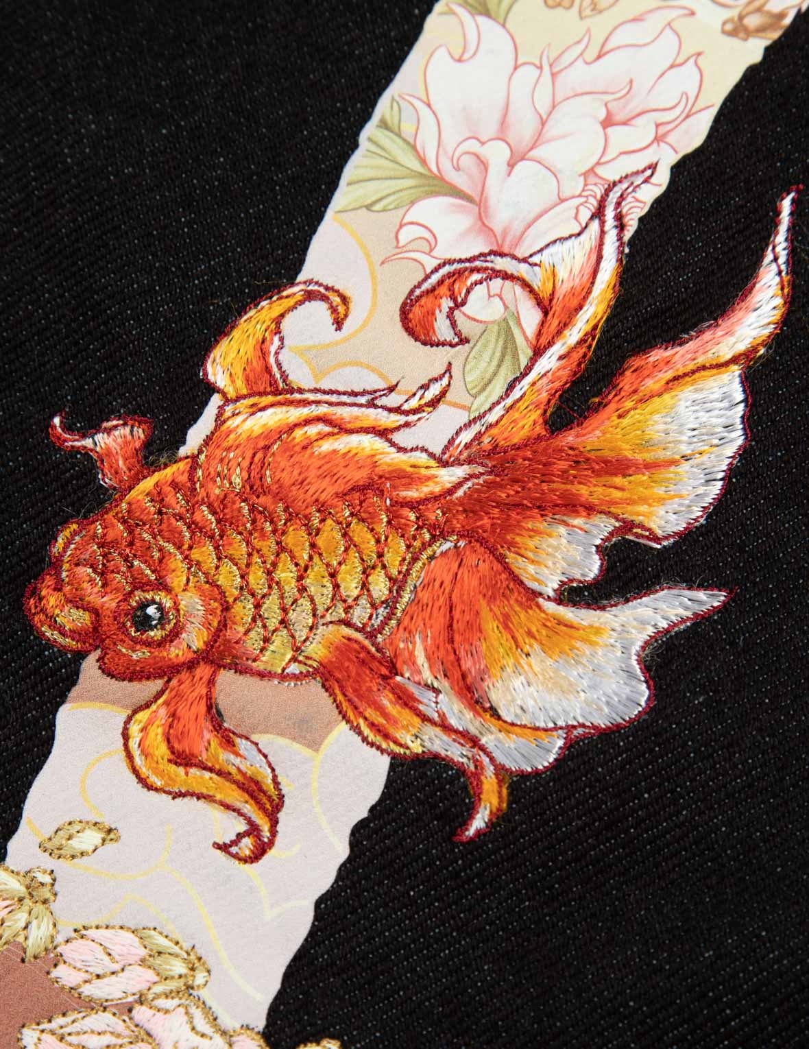 EMBROIDERY GOLDFISH AND FLORAL FLOW BRUSHSTROKE DAICOCK PRINT BOYFRIEND JEANS - 7