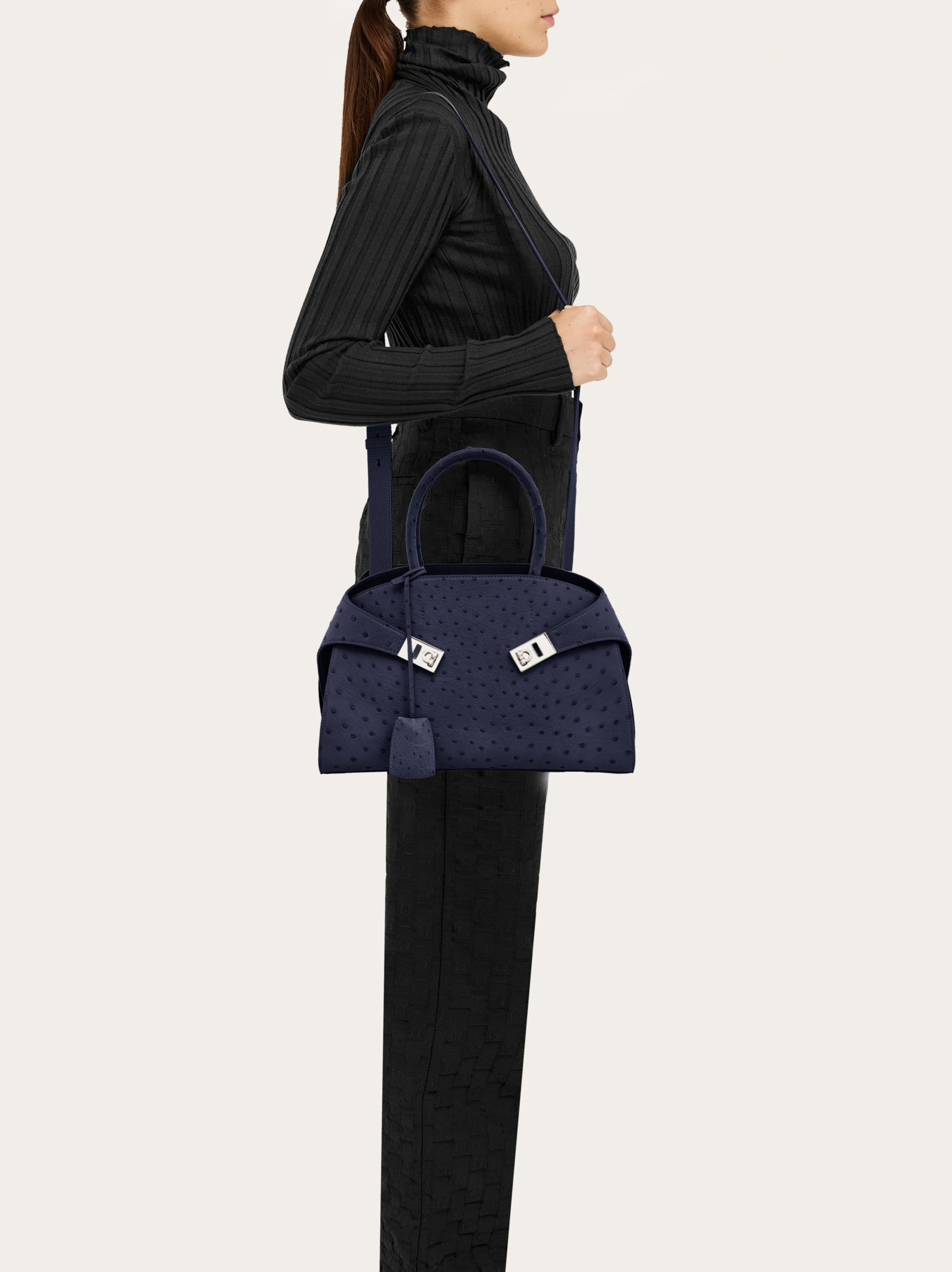 Hug handbag (M) - 3
