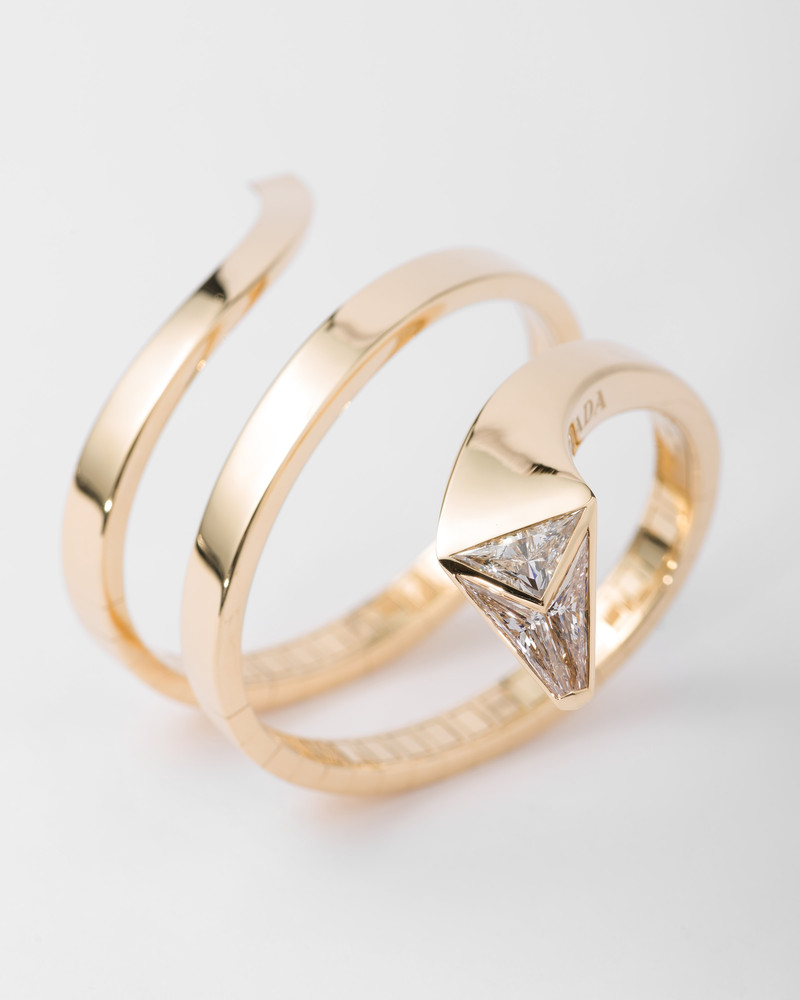 Eternal Gold snake bracelet in yellow gold and laboratory-grown diamonds 3