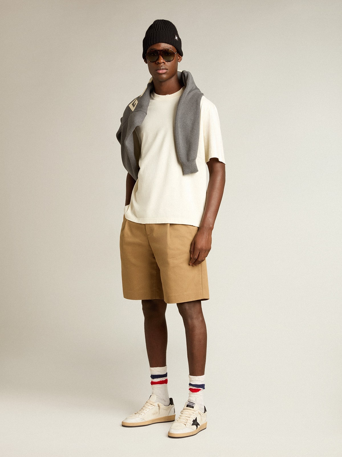 T-shirt in aged white with reverse logo on the back - Asian fit - 4
