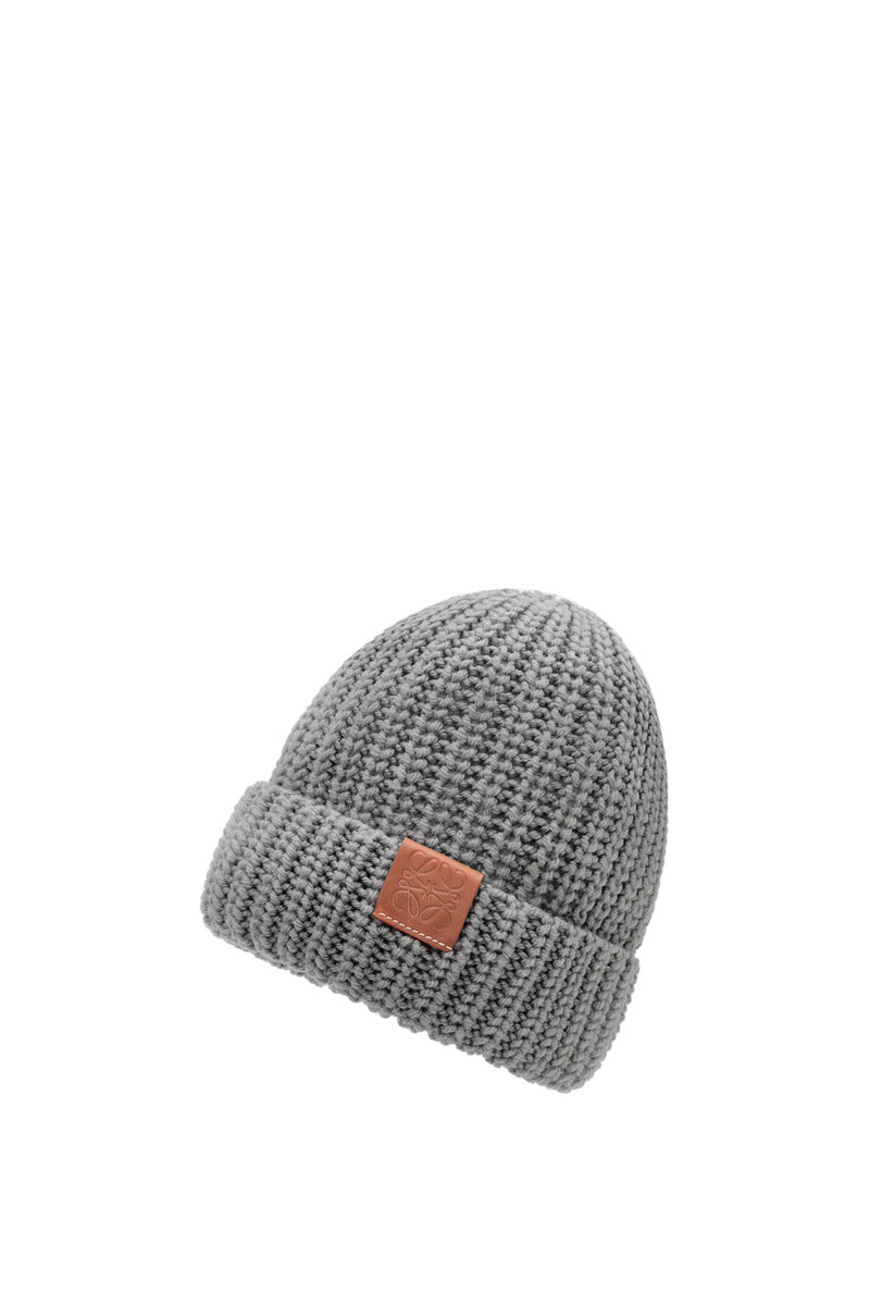 Anagram brooch beanie in wool 4