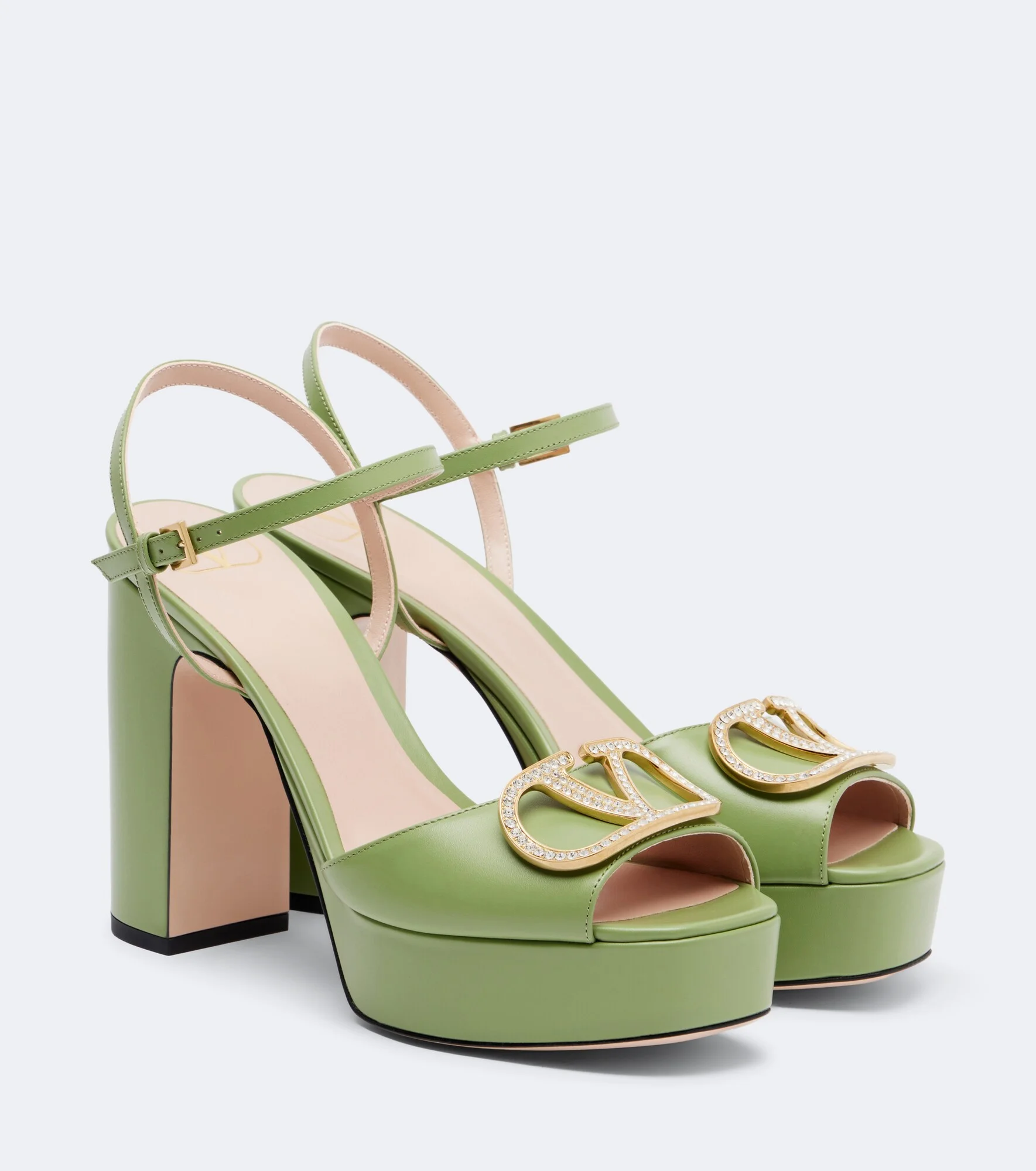 VLogo embellished leather platform sandals - 1