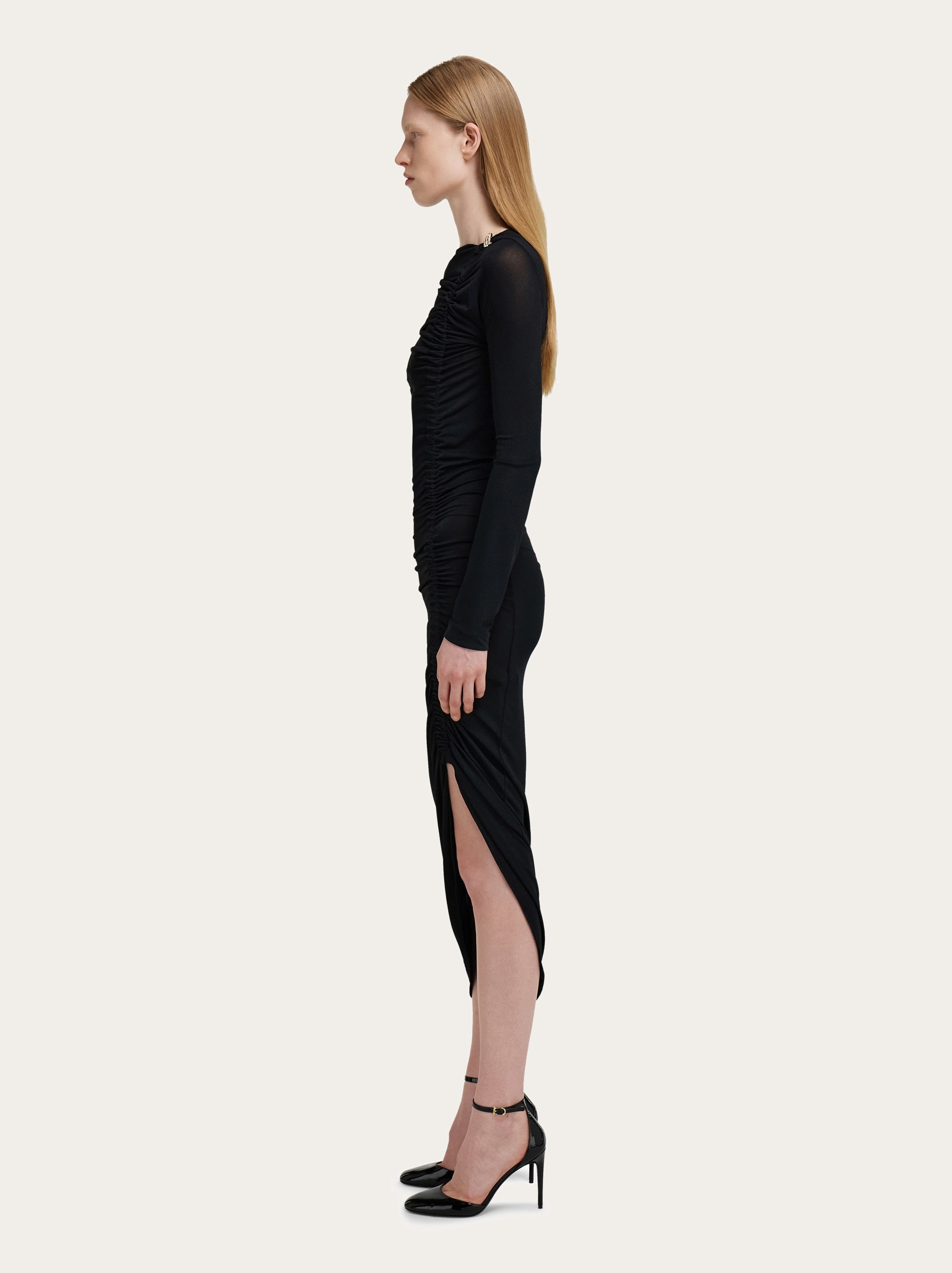 Boat neck dress with ruched detail - 3