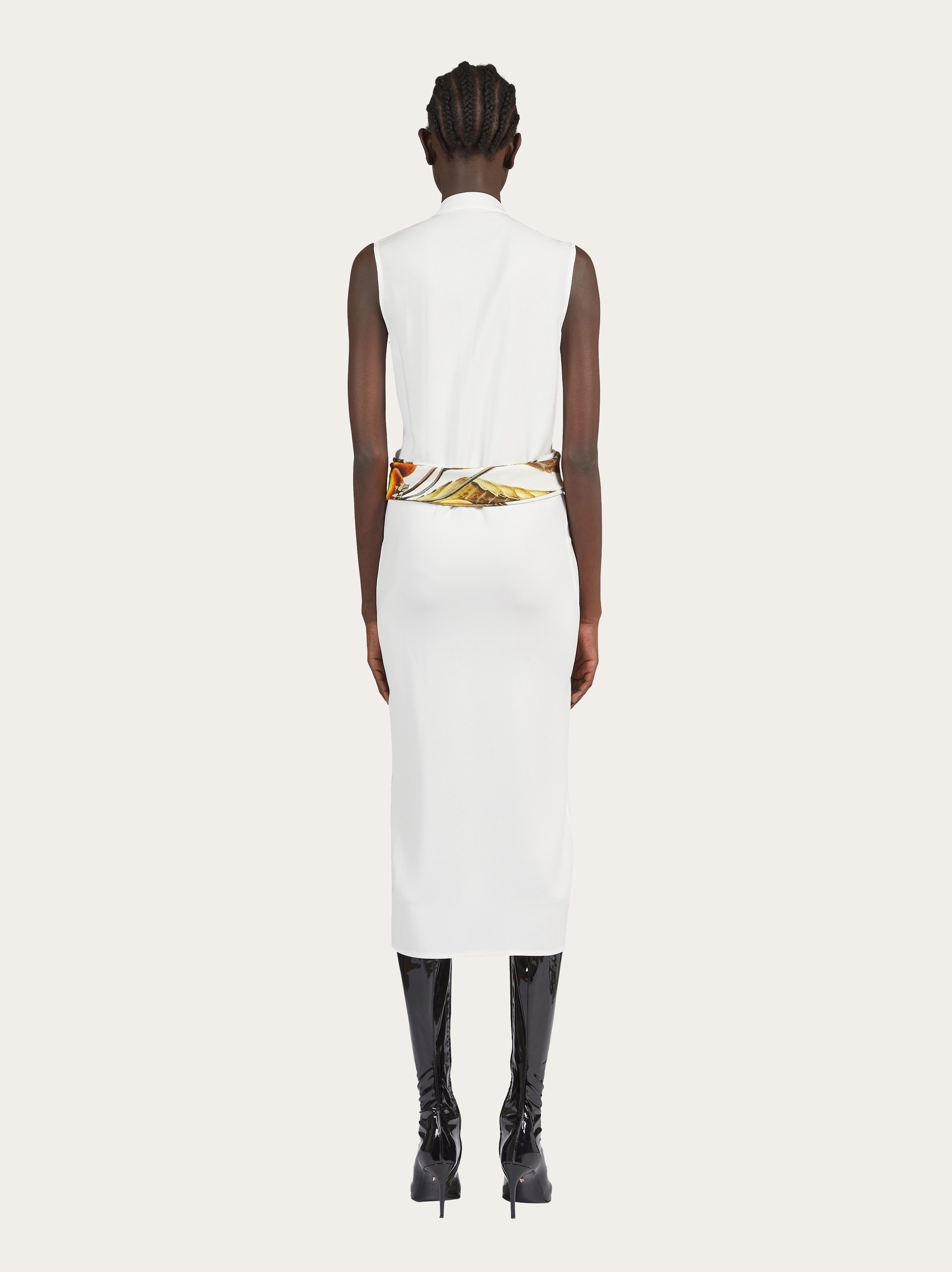 Deep V sleeveless dress - 3