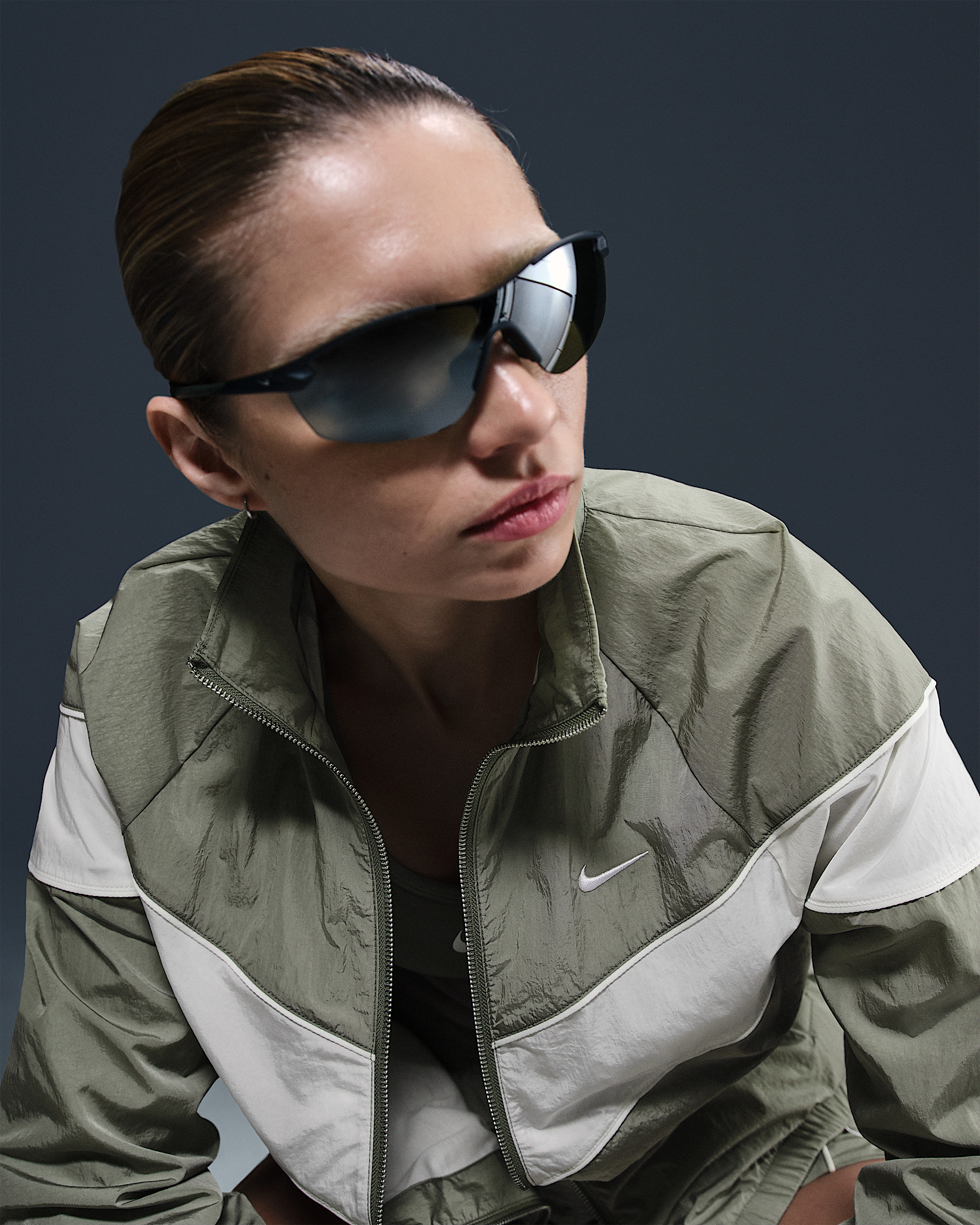 Nike Windrunner Women's Loose UV Woven Full-Zip Jacket - 3