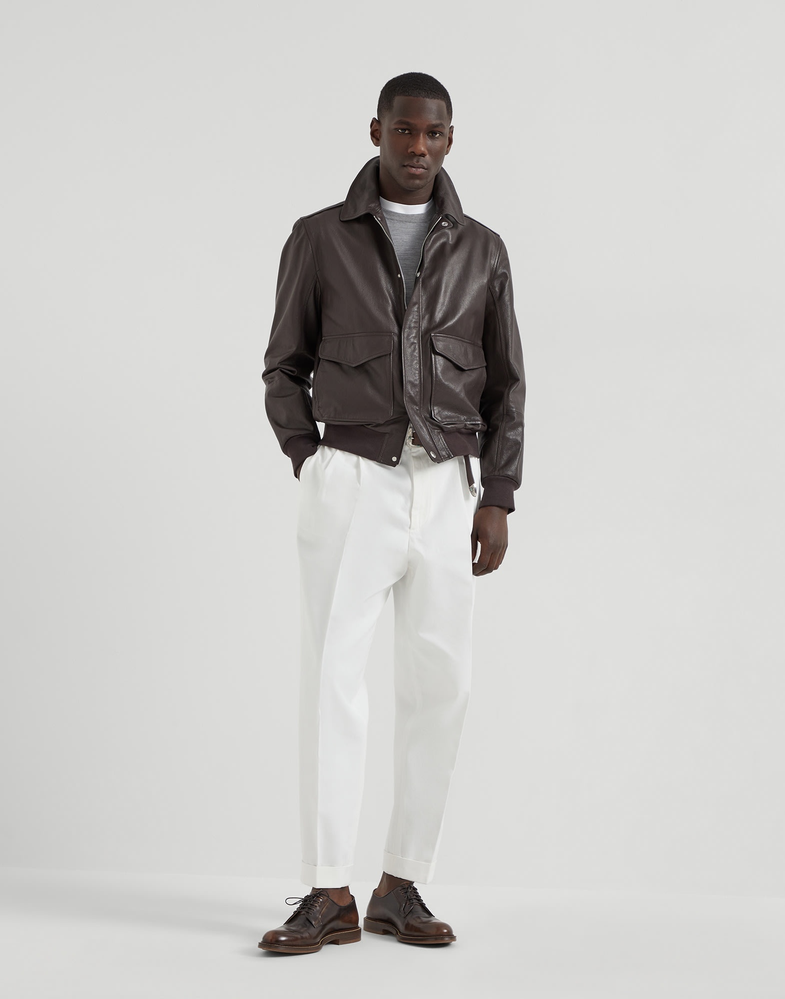 Garment-dyed tailor fit trousers in twisted cotton gabardine with double pleats - 4