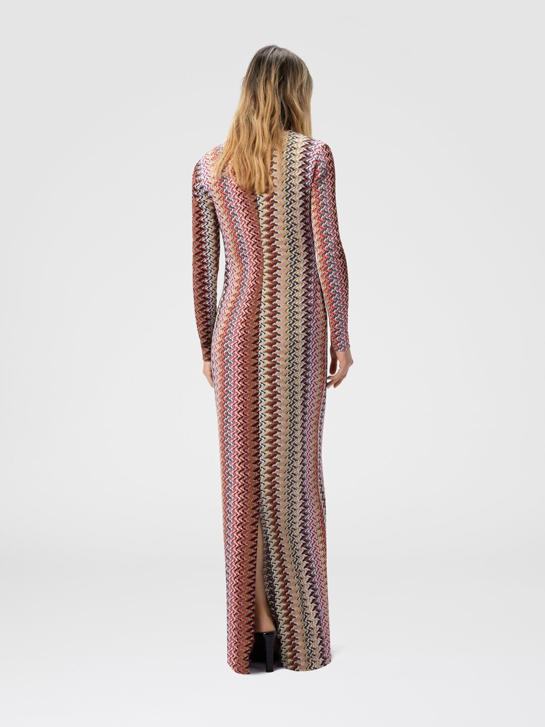 Long Dress with V-Neck and Zigzag Pattern - 3