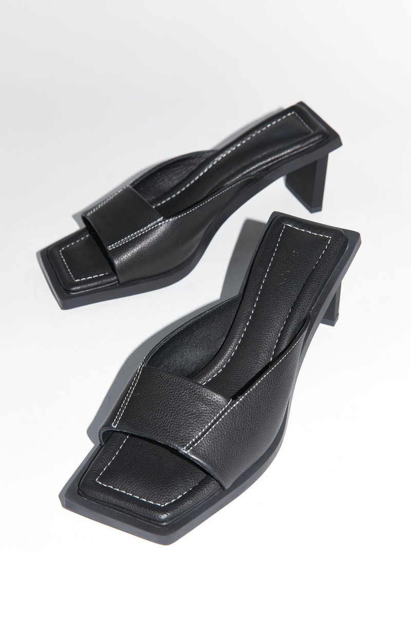 ST. AGNI Contrast Stitch Heel - Black outlook
