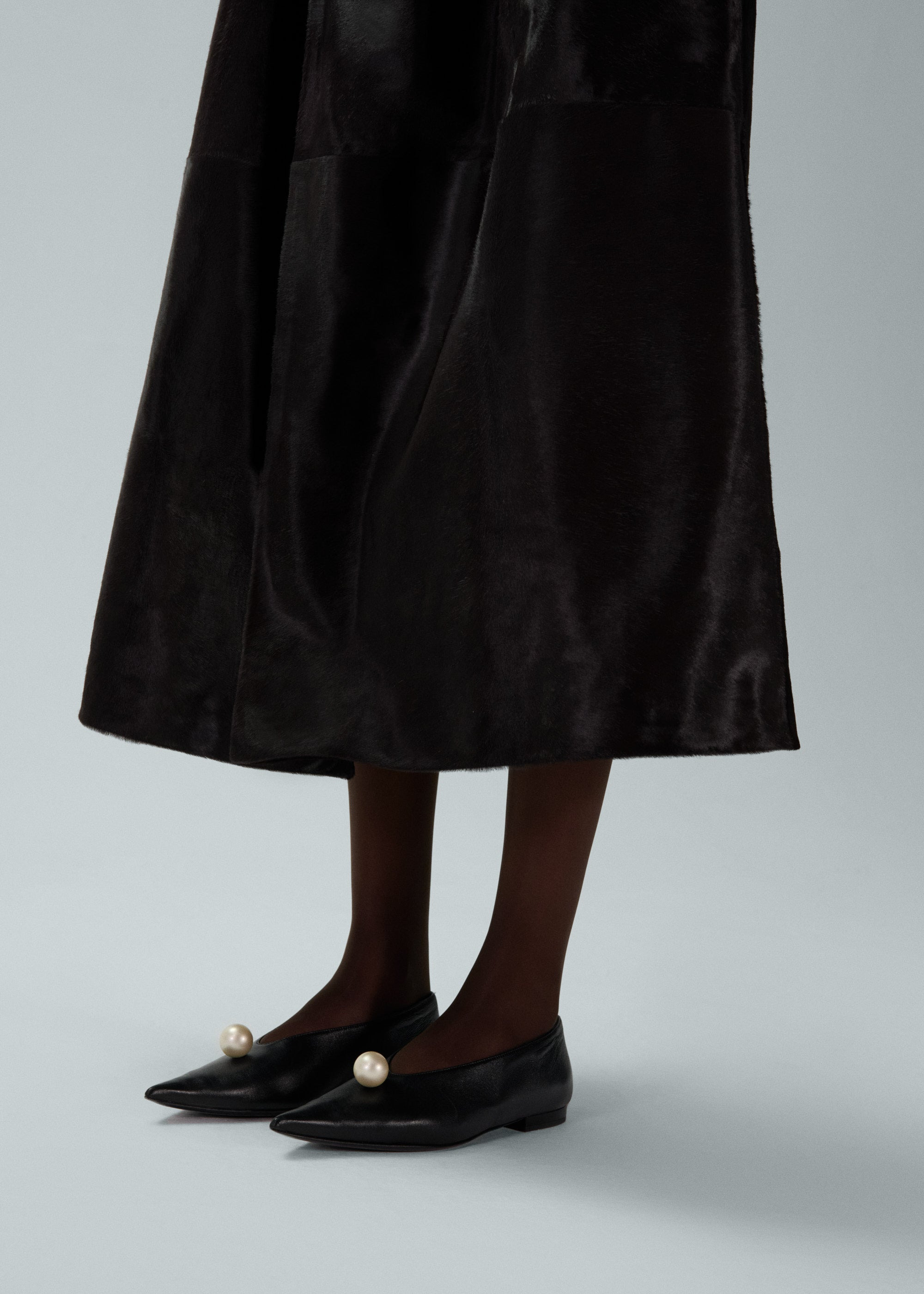 Pointed pearl ballet flats in black satin - 4
