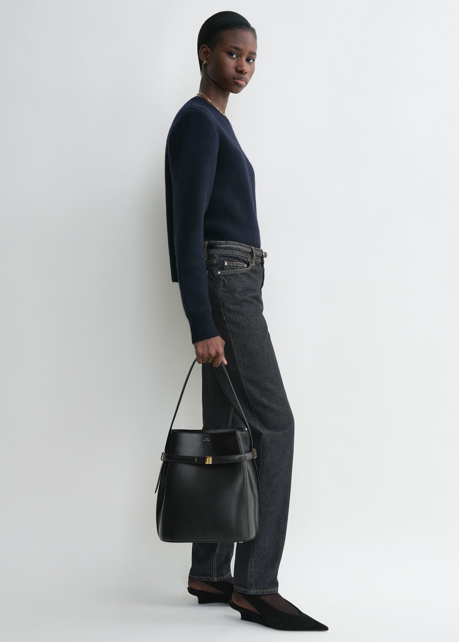 Belted leather bucket bag black - 3