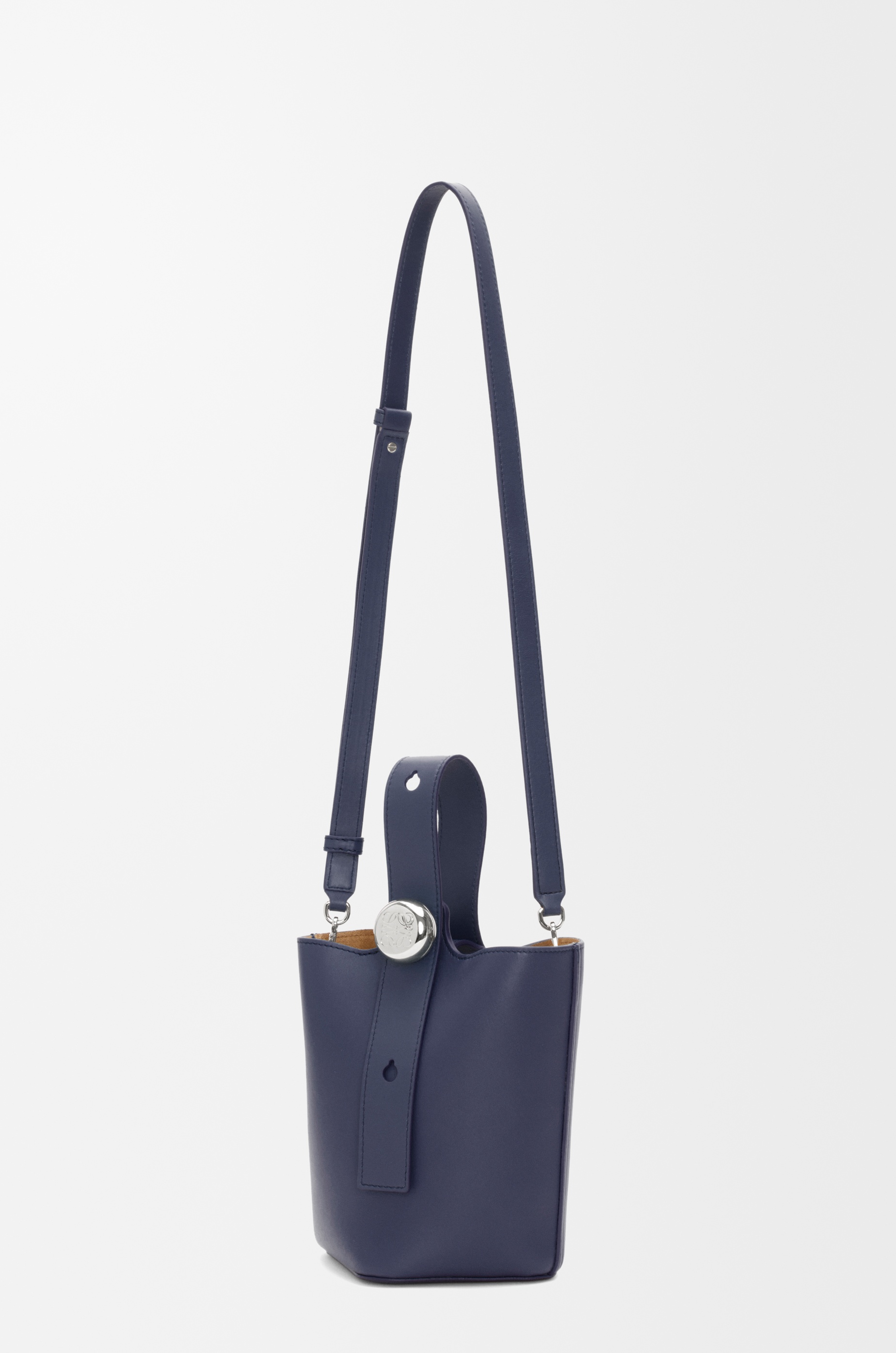 Mini Pebble Bucket bag in mellow calfskin - 4