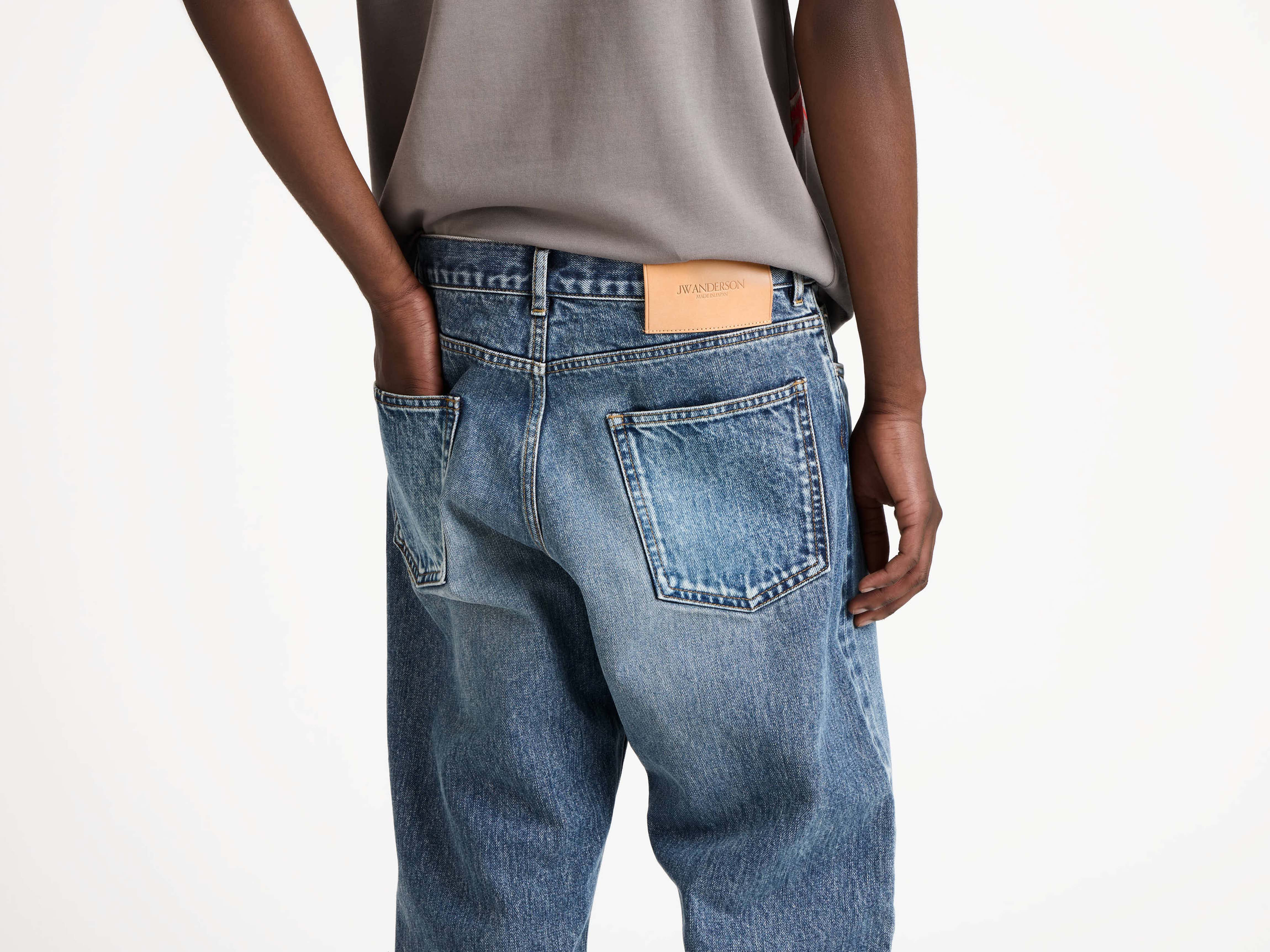 STRAIGHT LEG JEANS IN MID BLUE - 4