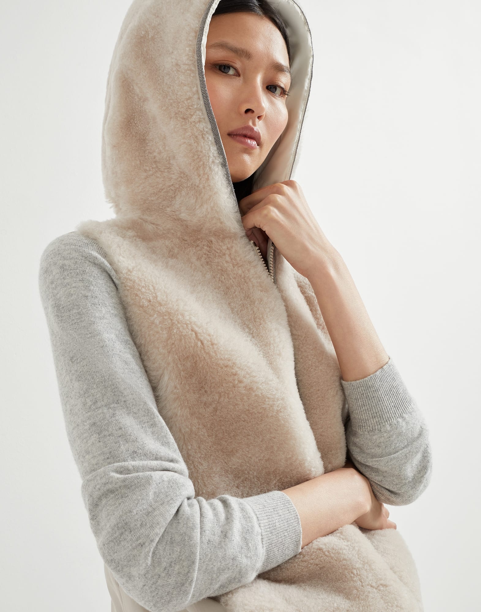 Cashmere shearling reversible hooded vest with precious trim - 4