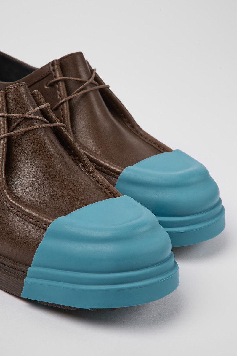 Brown responsibly raised leather shoes for men 2