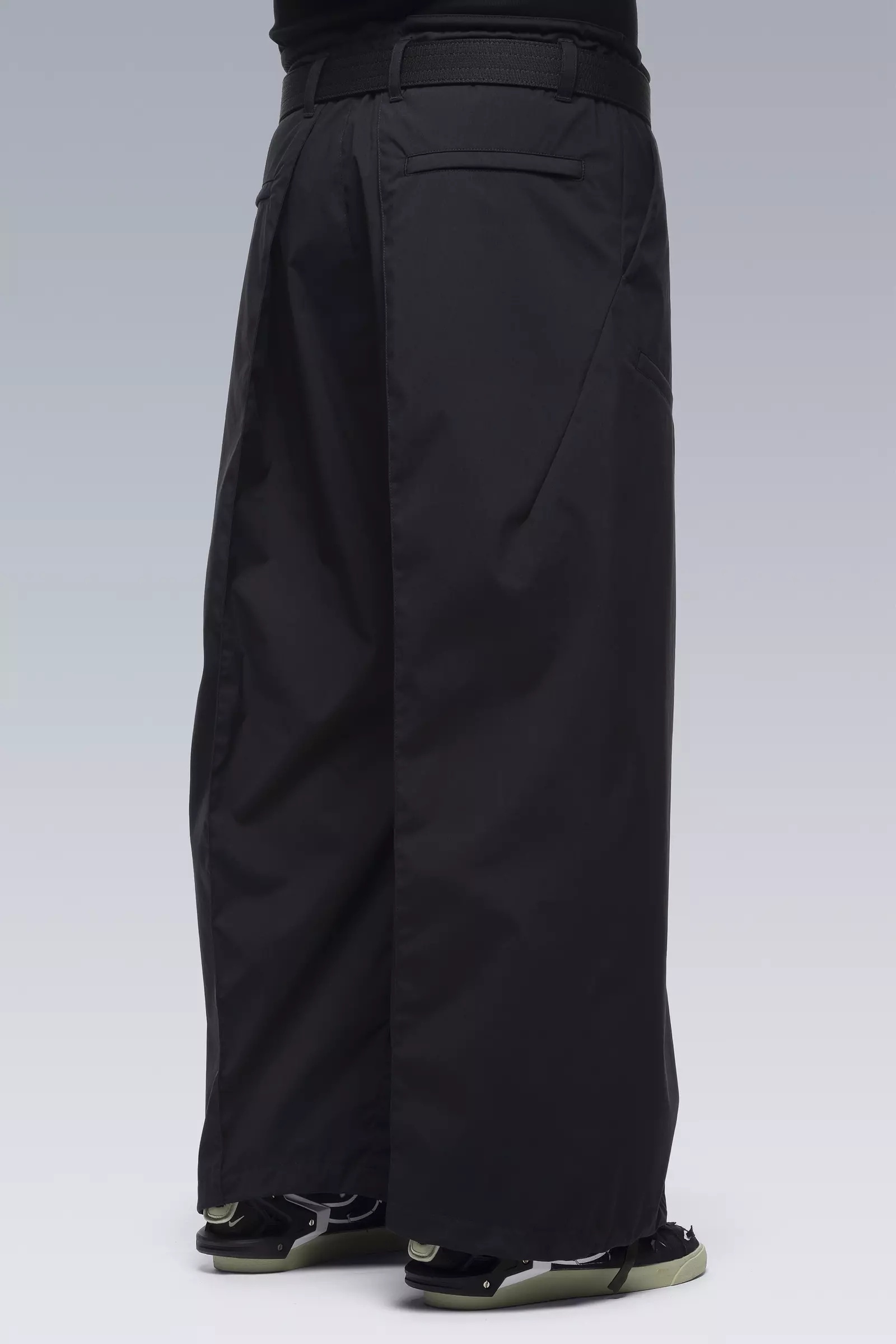 P54-E Encapsulated Nylon Pleated Trouser Black - 6