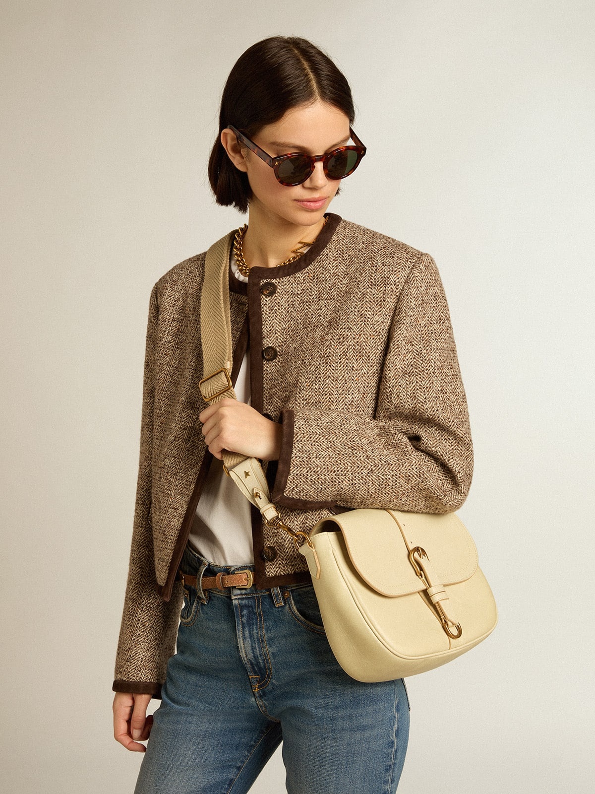 Medium Sally Bag in porcelain leather with buckle and contrasting shoulder strap - 3
