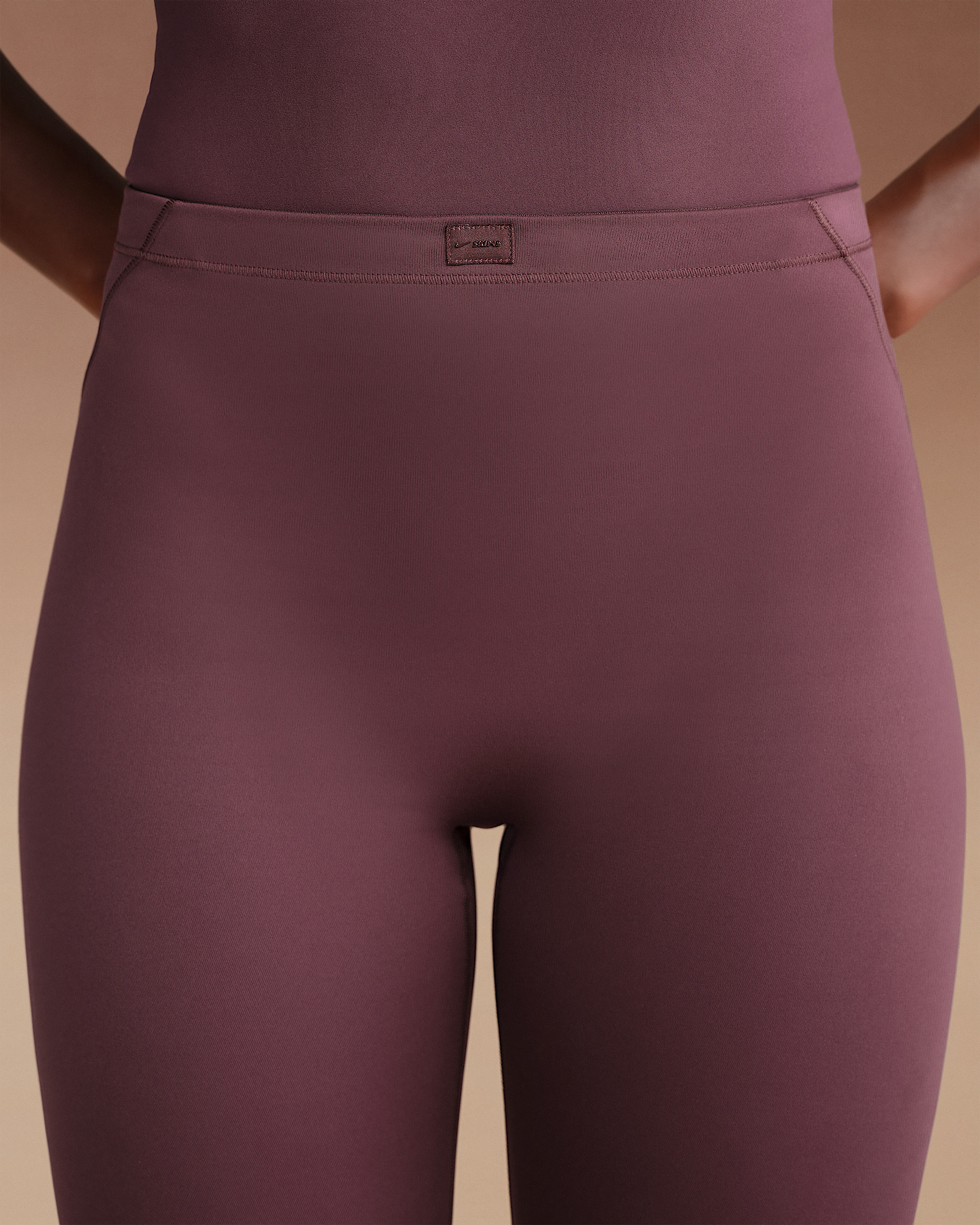 NikeSKIMS Matte Women's High-Waisted Footsie Grip Leggings - 6