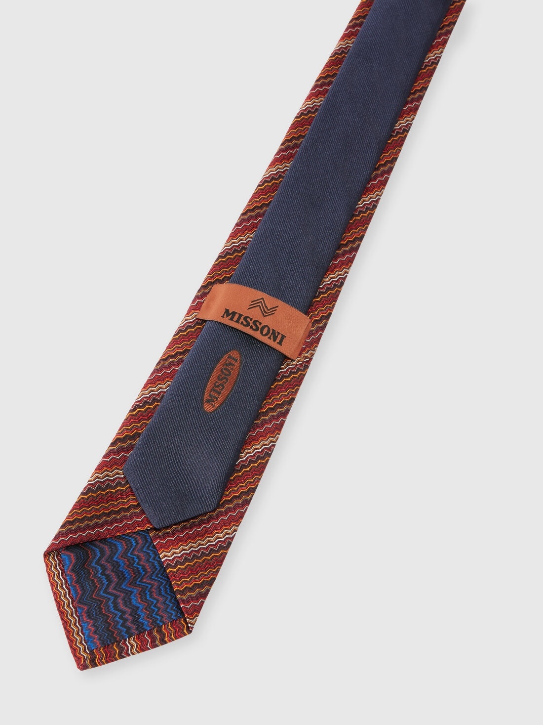 Silk tie with zig zag pattern - 3