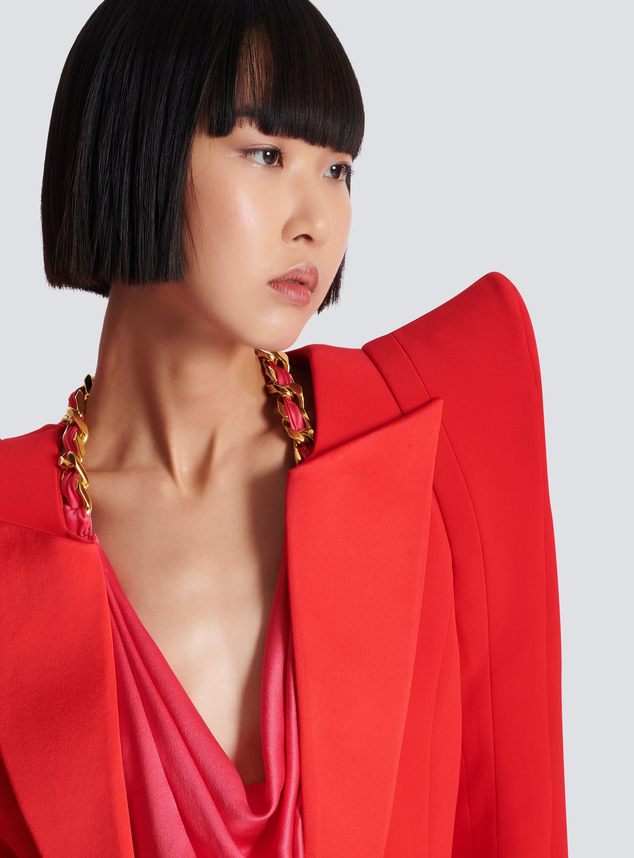 Cropped crepe jacket with structured shoulders - 7