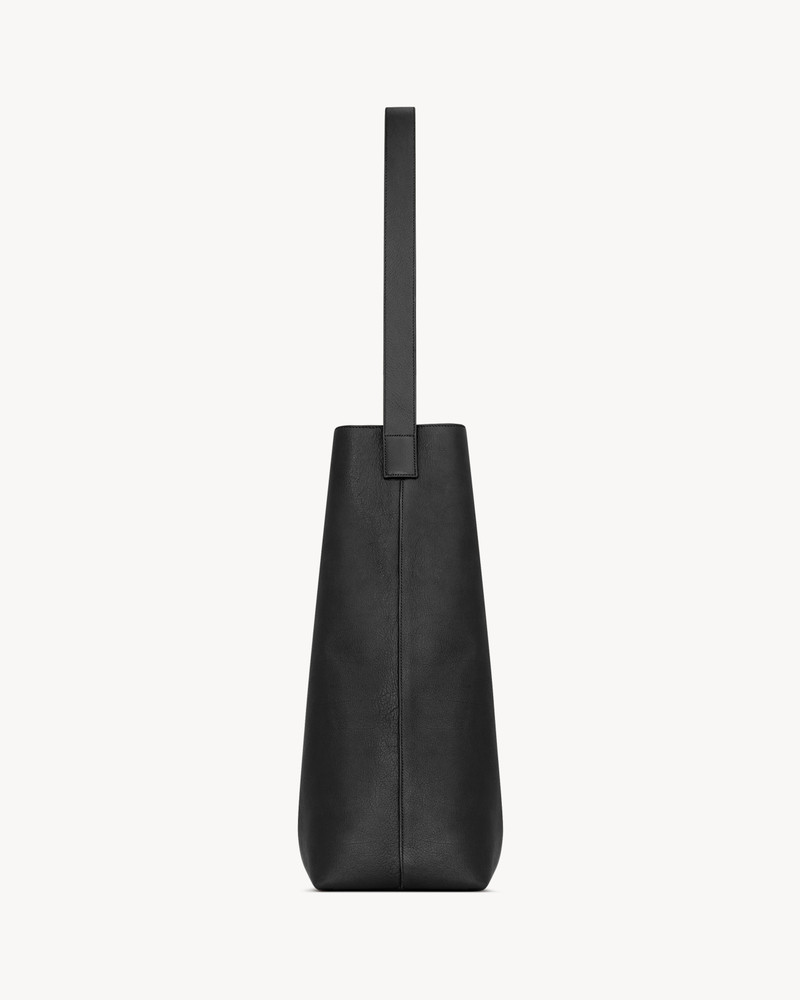 BOLD HOBO BAG IN LEATHER 4