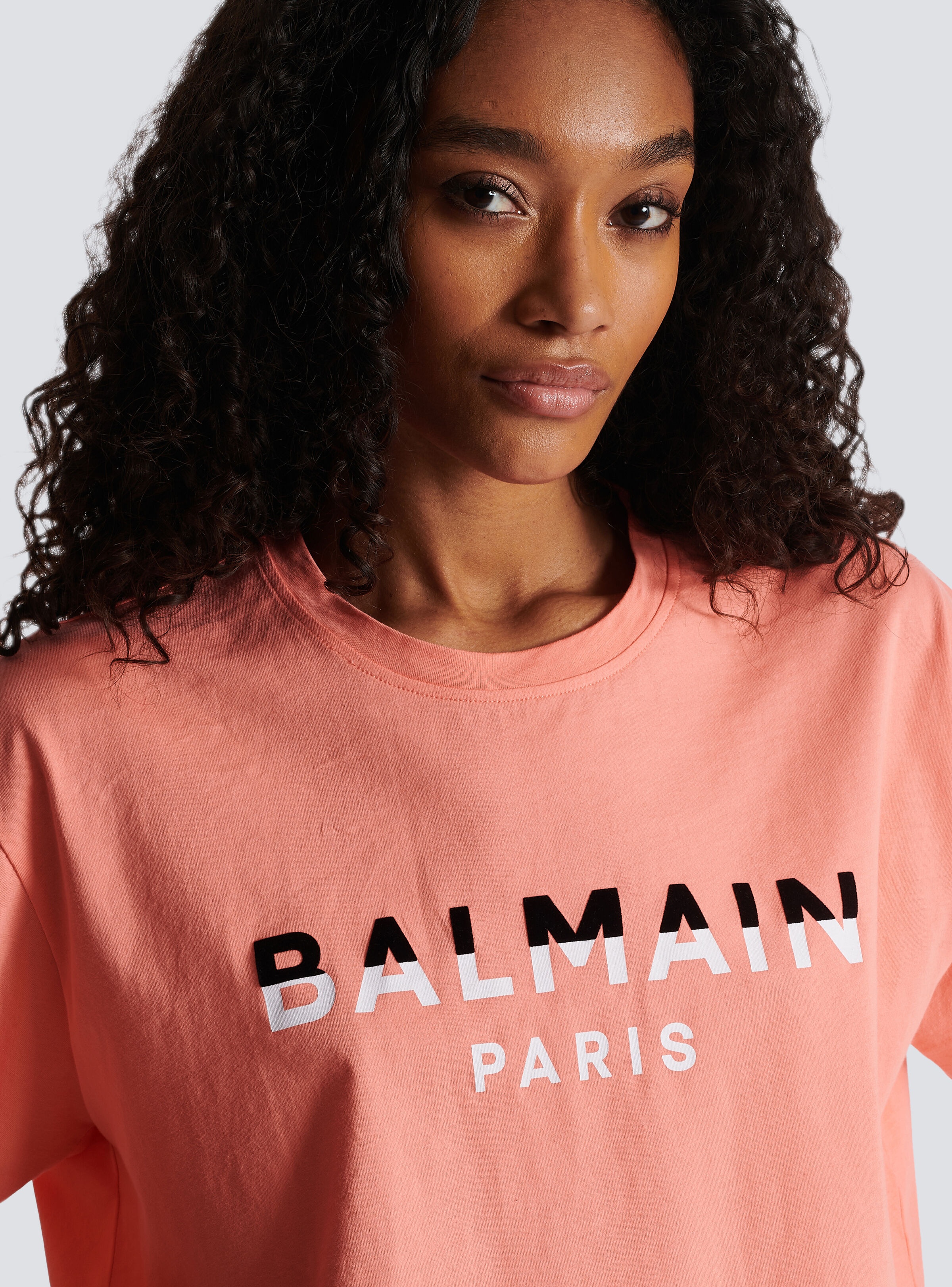 Flocked Balmain Paris cropped T-Shirt - 7