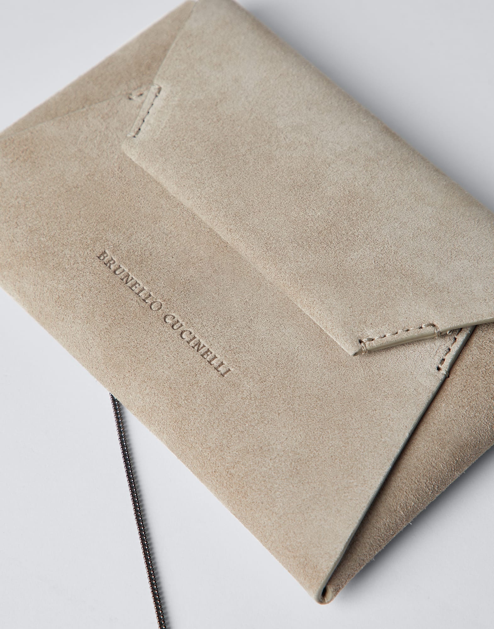 Suede envelope bag with precious chain - 3