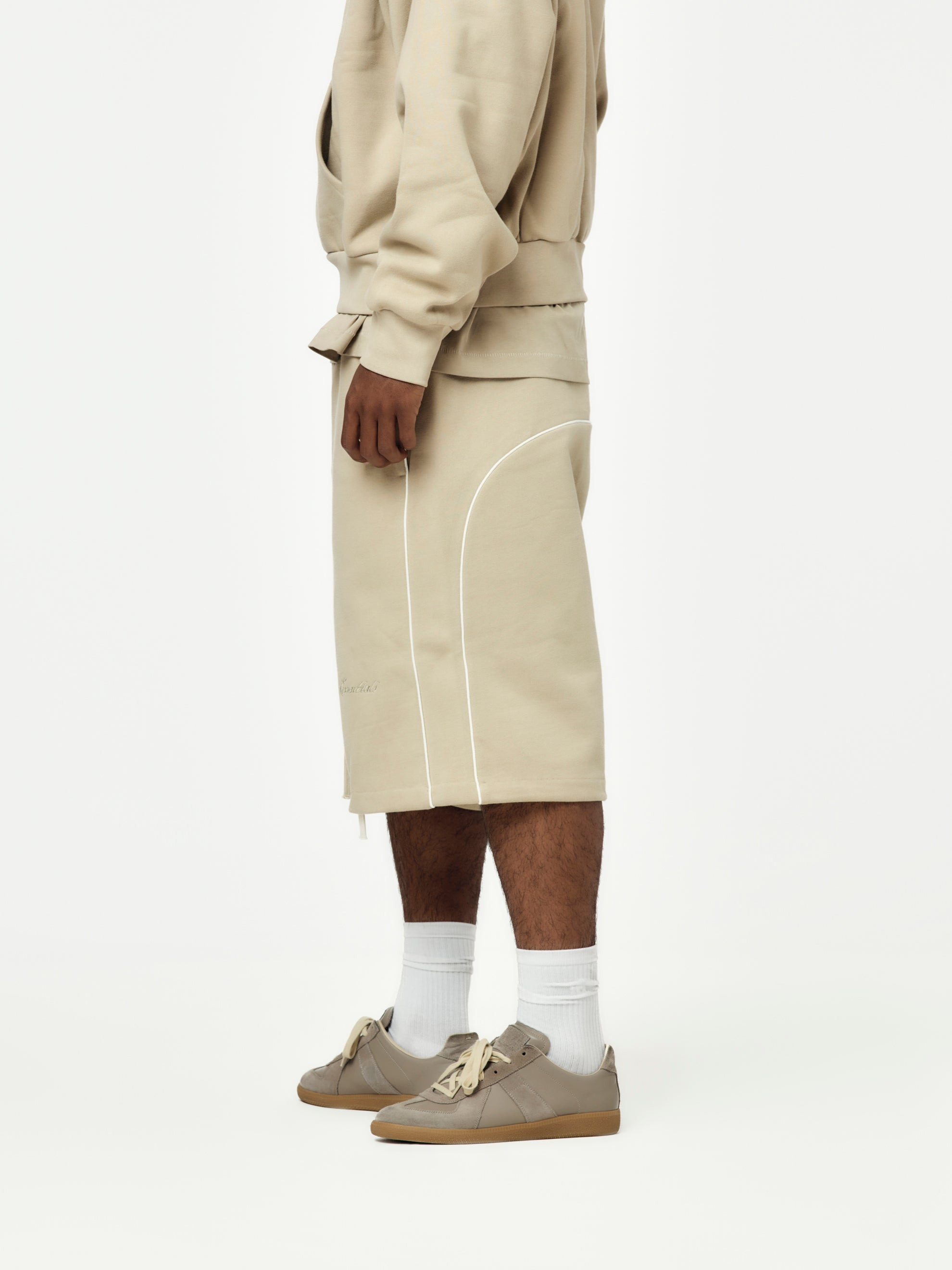 RELAXED FLEECE SWEATSHORT WITH PIPING (TIMBER) - 2