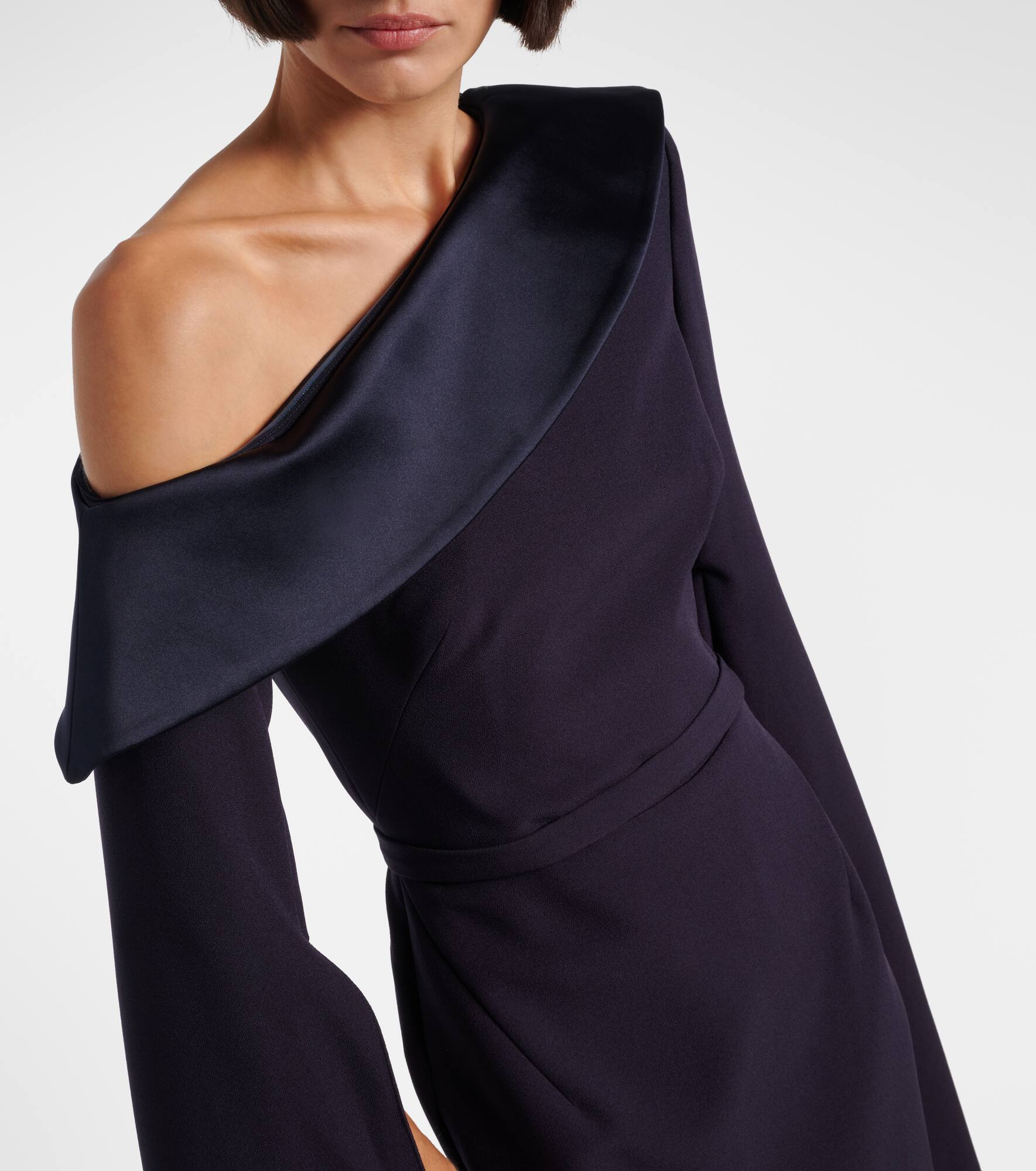 Rinoa caped crépe gown - 5