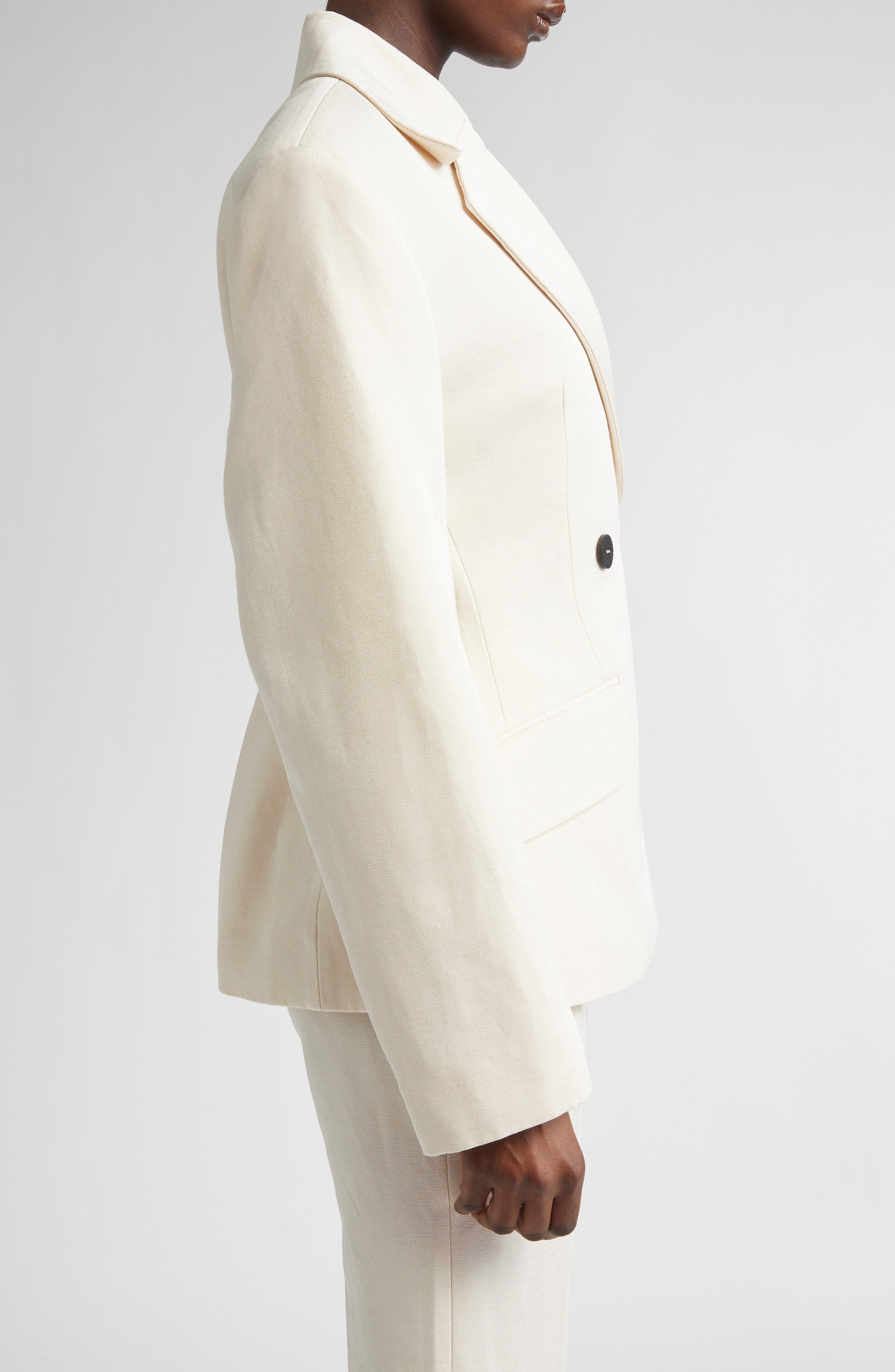 Jacquemus The Norma Double Breasted Hourglass Blazer in Light Beige at Nordstrom - 4