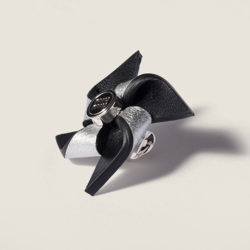 Miu Miu Leather pinwheel brooch outlook