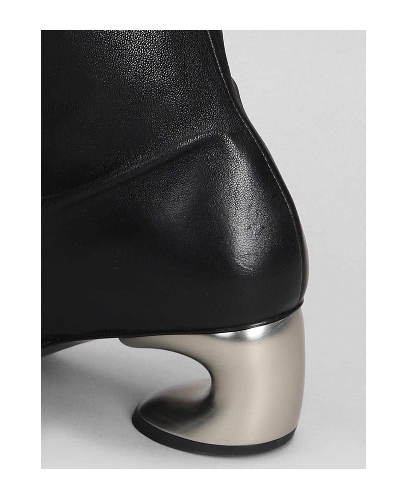 Low Heels Ankle Boots In Black Leather - 5