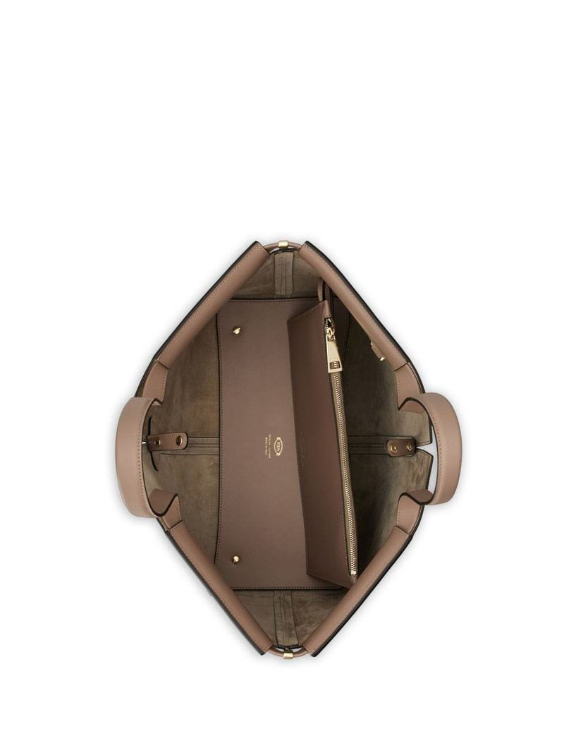 V-cut tote bag 4