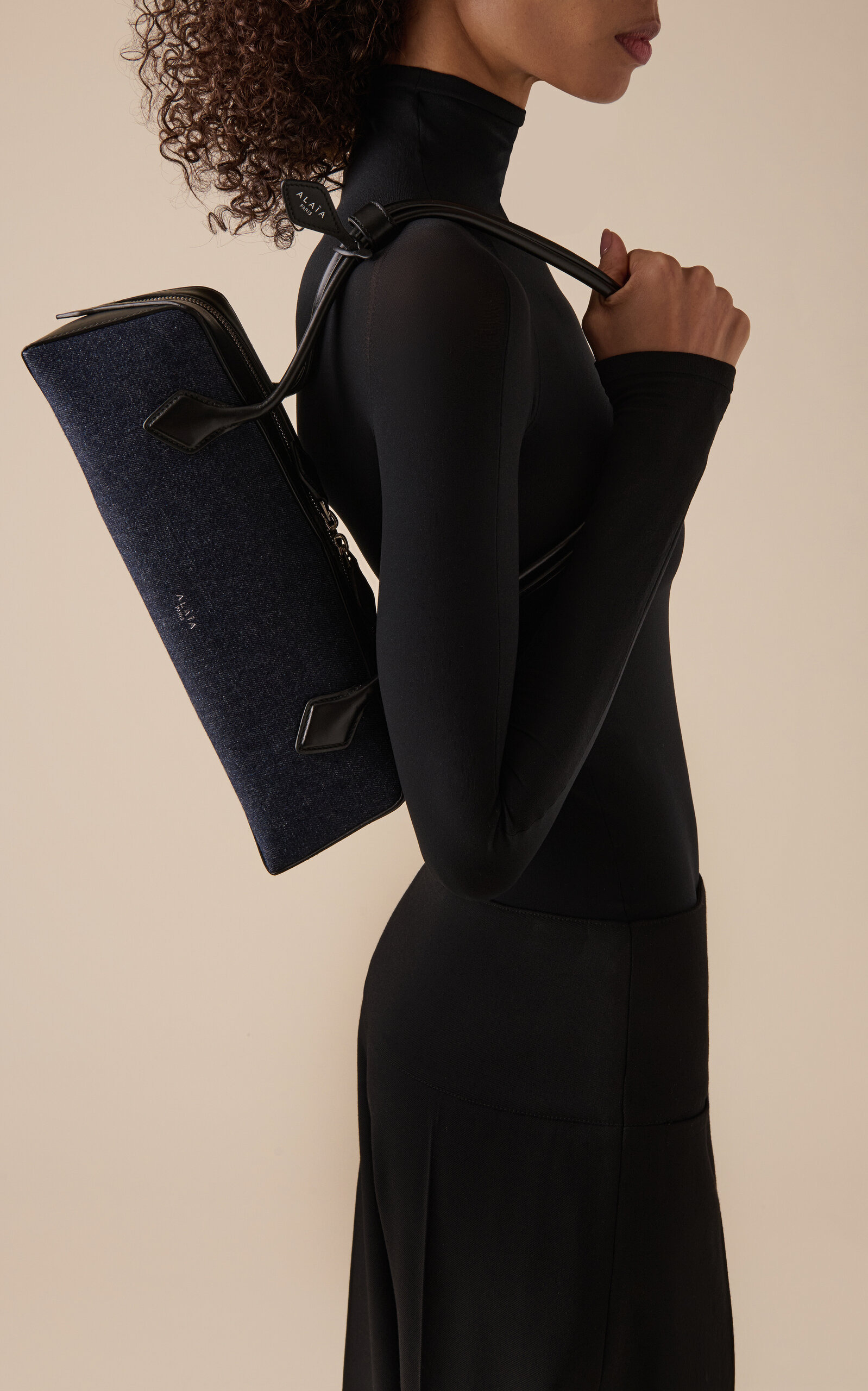 Le Teckel Medium Denim Shoulder Bag dark wash - 2