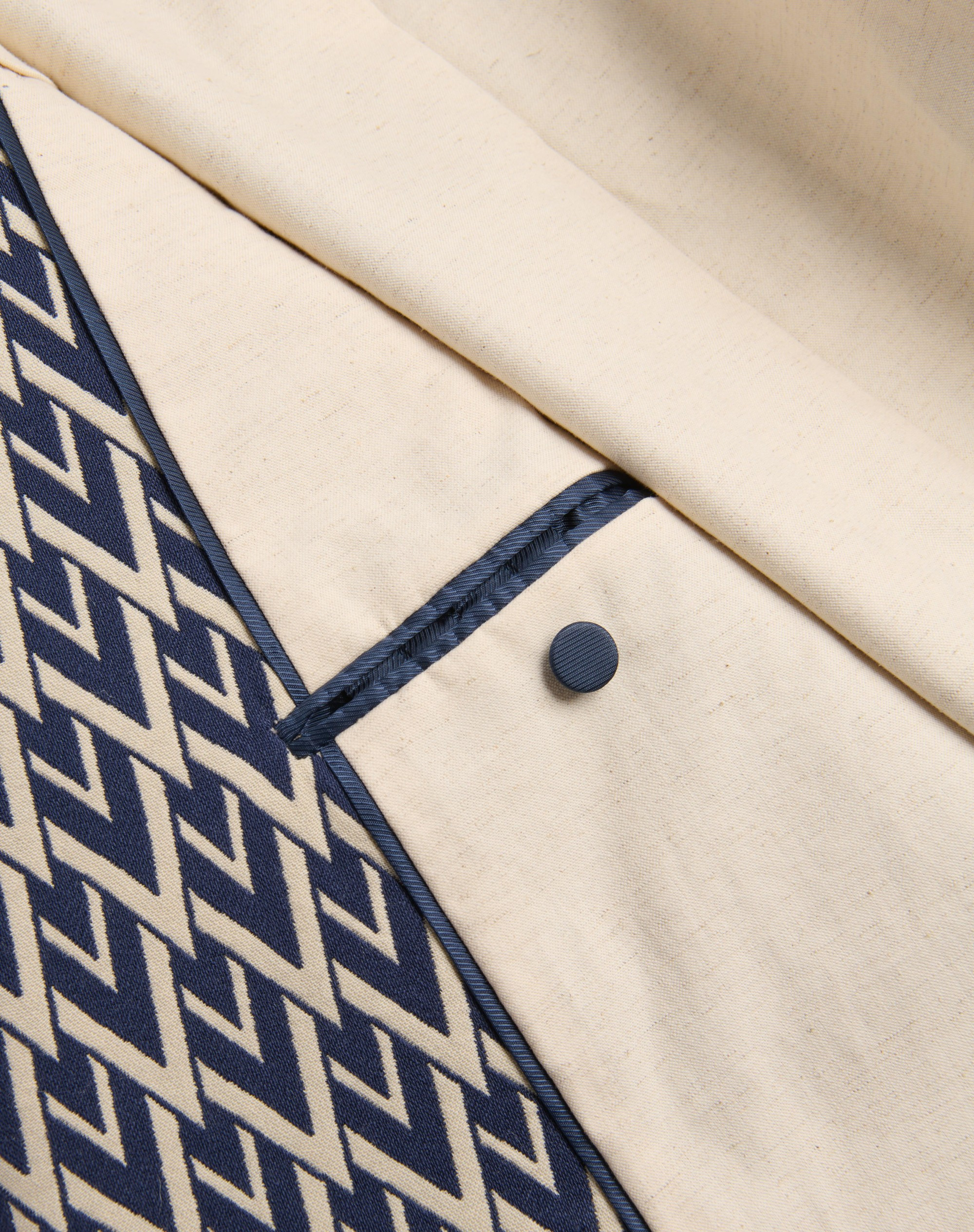 DOUBLE-BREASTED WOOL JACKET WITH JACQUARD TOUTE LA V PATTERN - 3