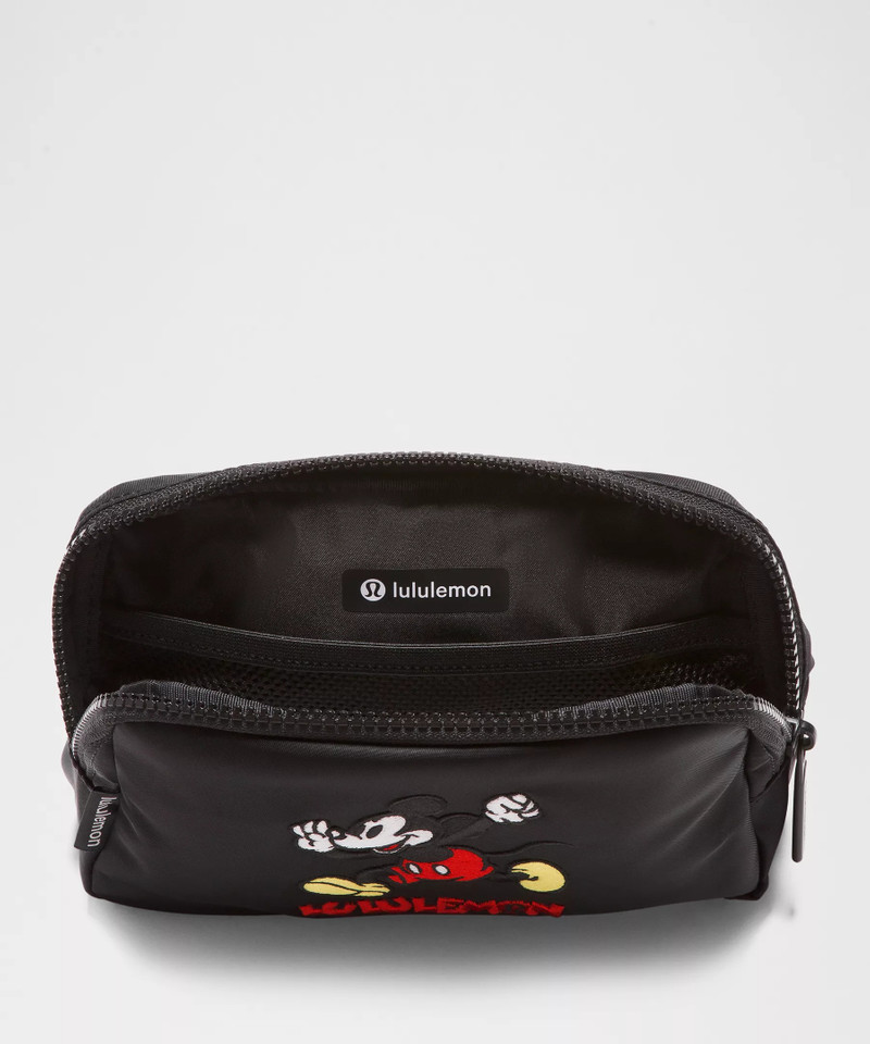 Disney x lululemon *Everywhere Belt Bag Long Strap 1L Mickey in Motion 4