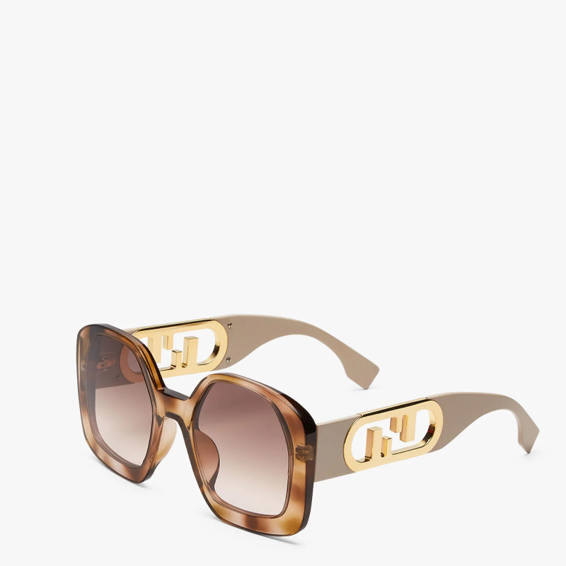 FENDI Square O’Lock glasses in Havana transparent acetate. Oversized gold metal O’Lock logo on the temples outlook
